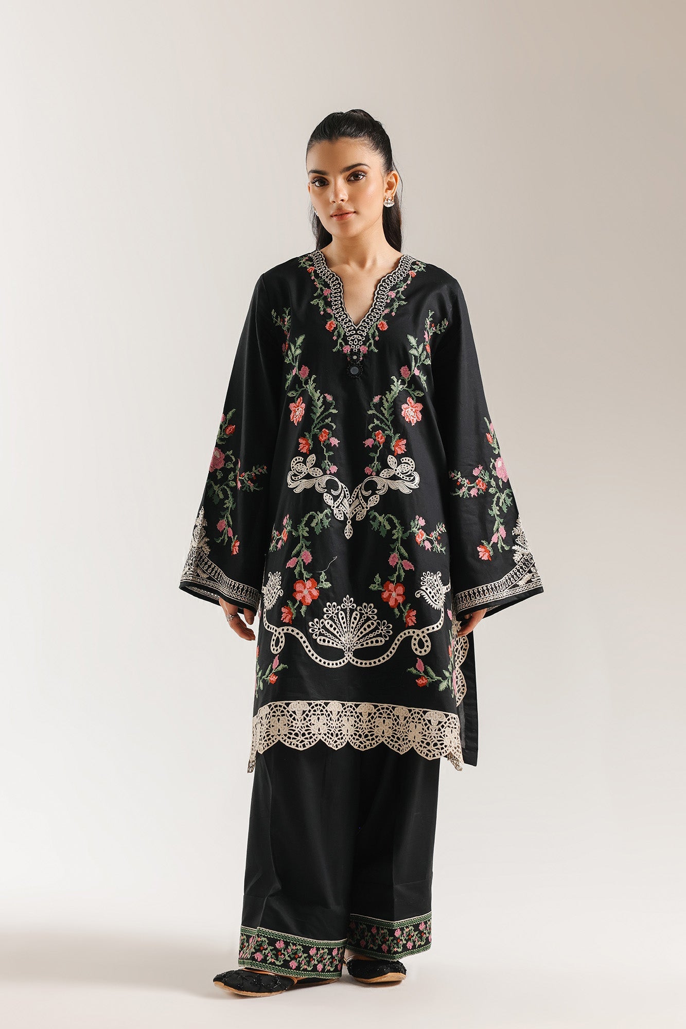 EMBROIDERED SUIT (E4303/103/901)