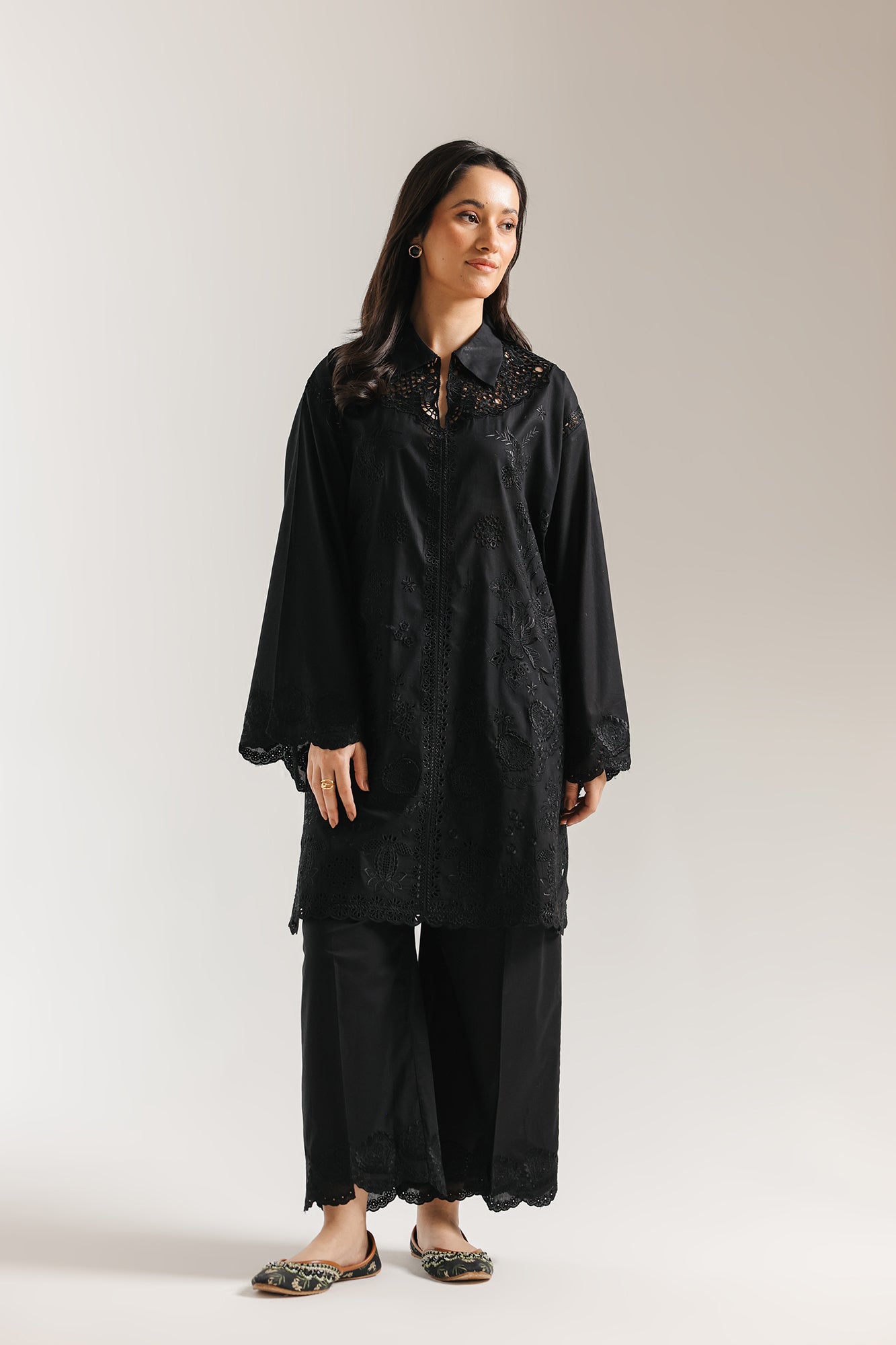 EMBROIDERED SUIT (E4309/103/901)