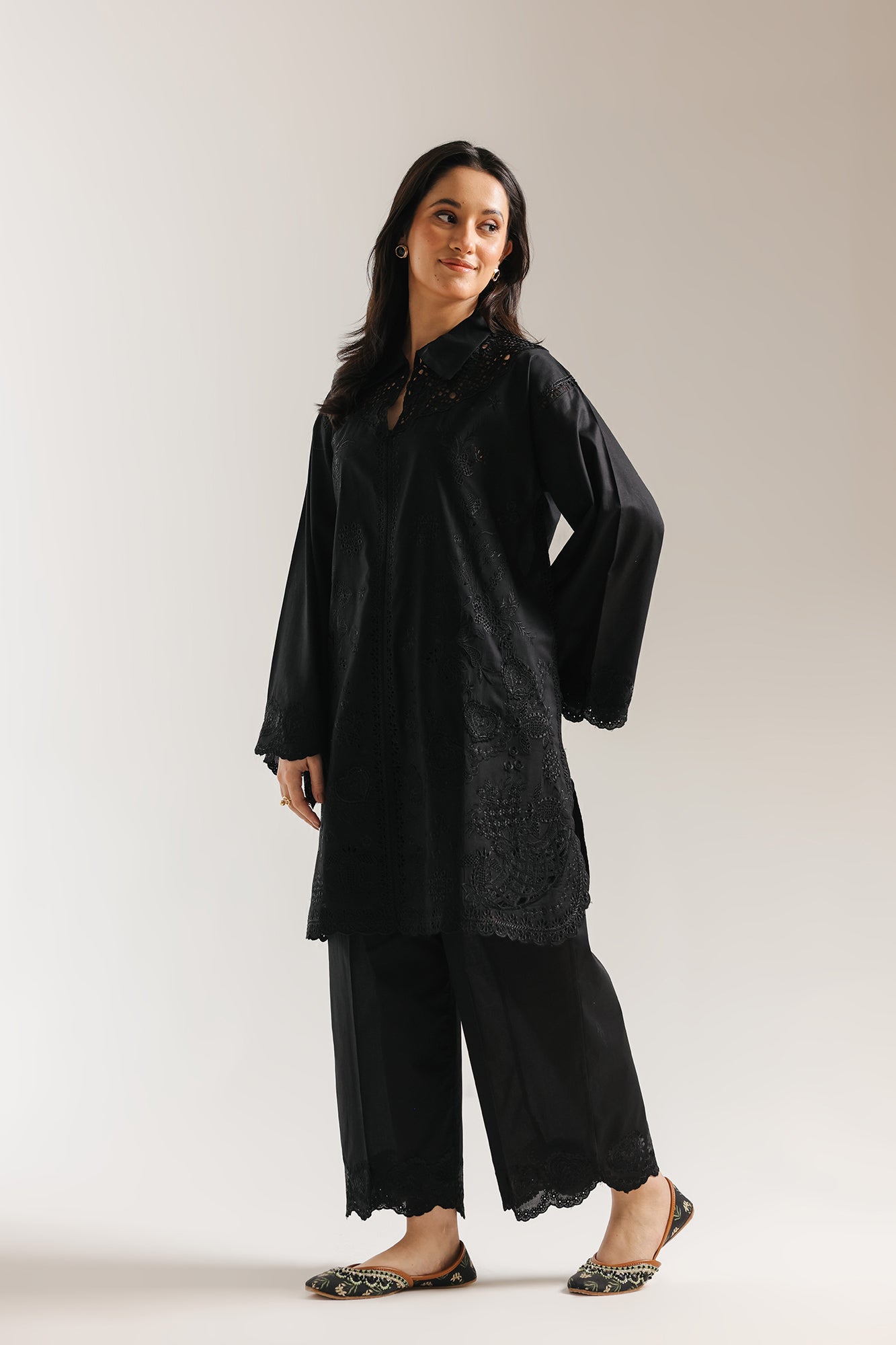 EMBROIDERED SUIT (E4309/103/901)