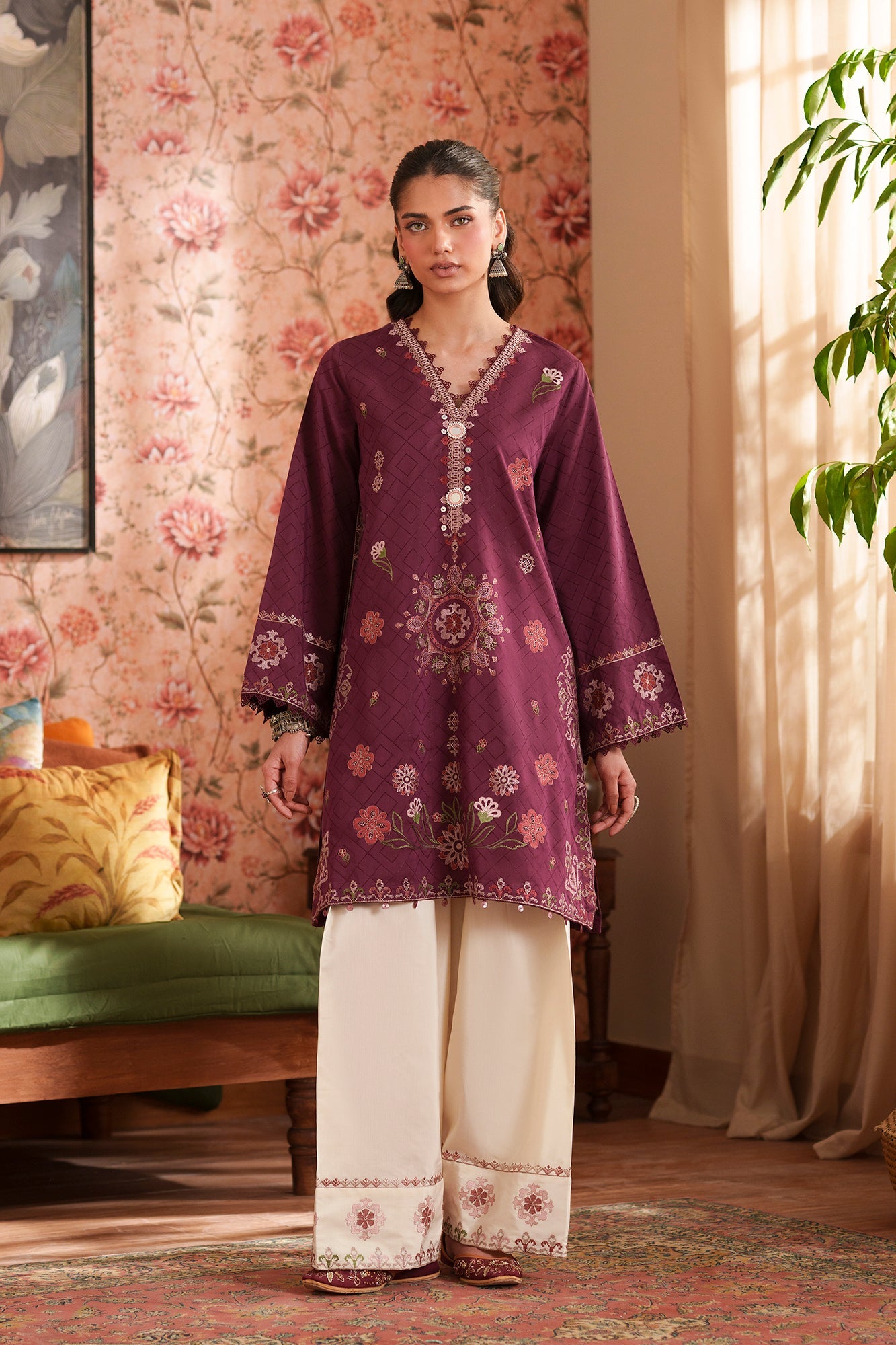 EMBROIDERED SUIT (E4322/103/415)
