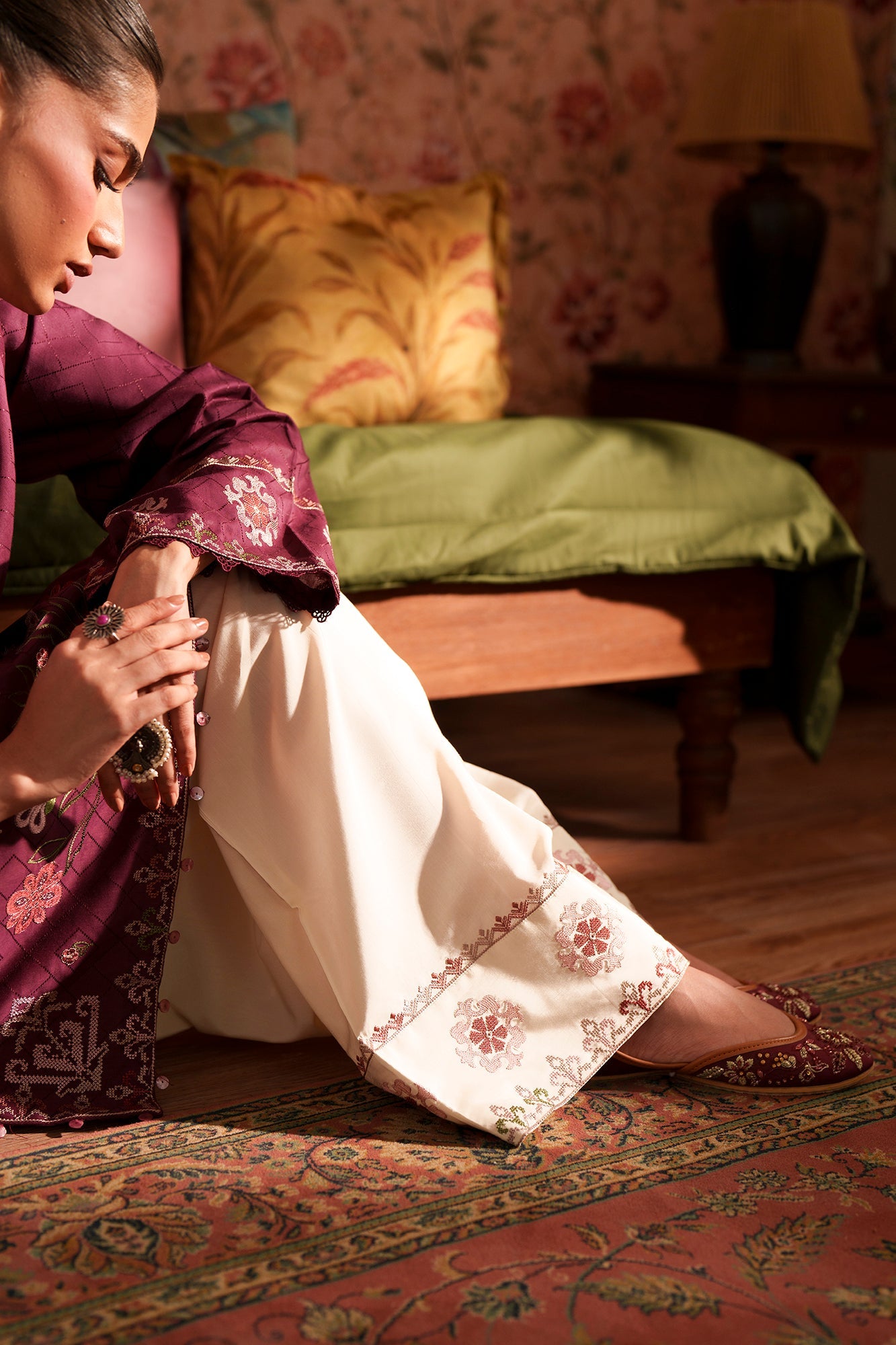 EMBROIDERED SUIT (E4322/103/415)