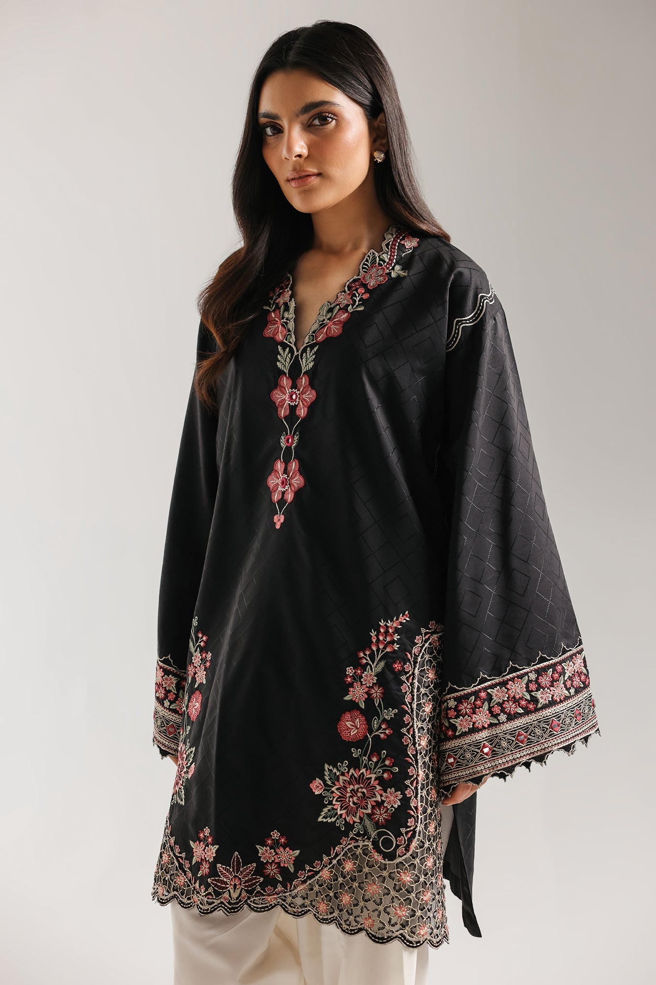 EMBROIDERED SUIT (E4324/103/902)