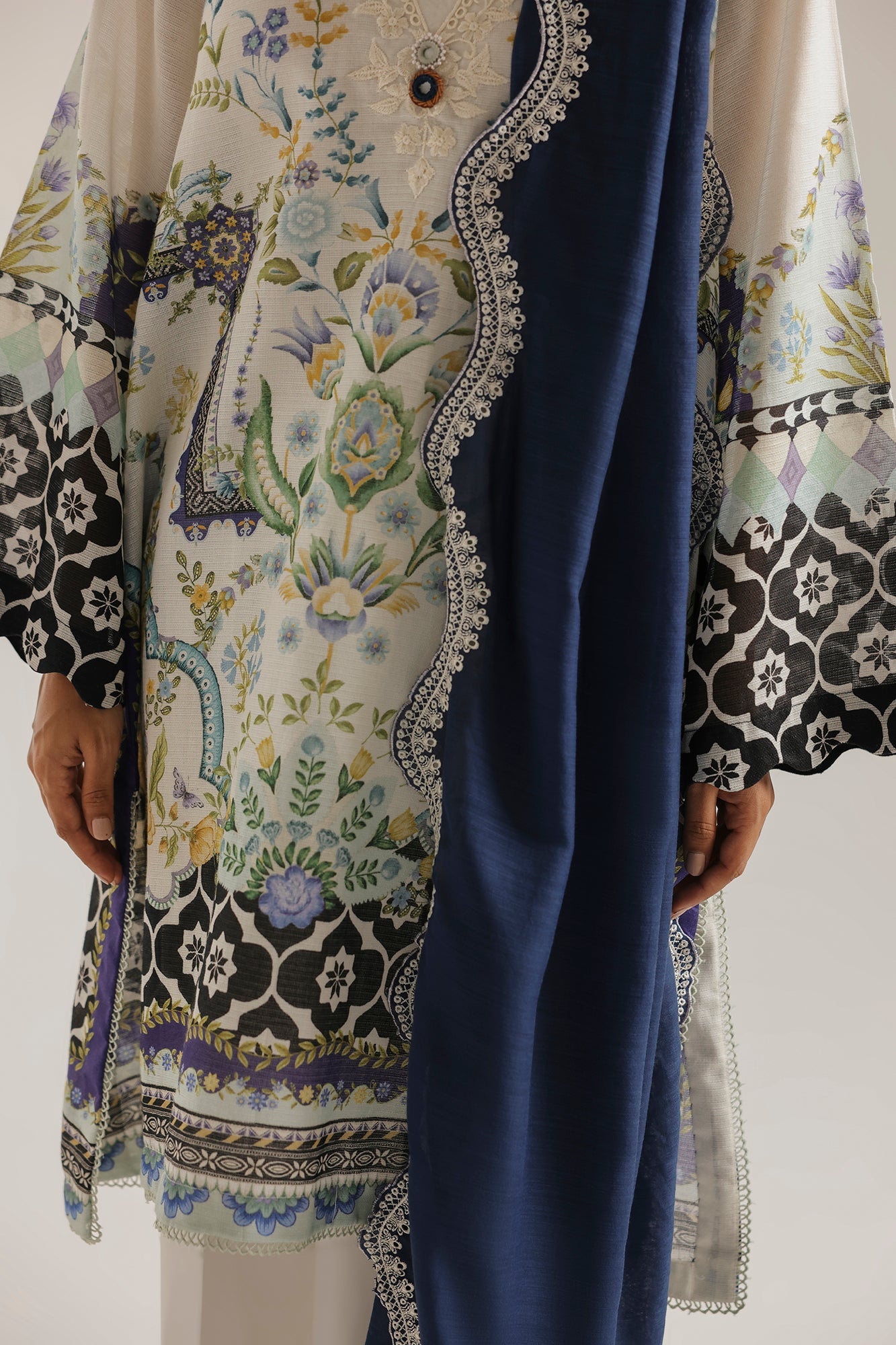 EMBROIDERED SUIT (E4329/103/003)