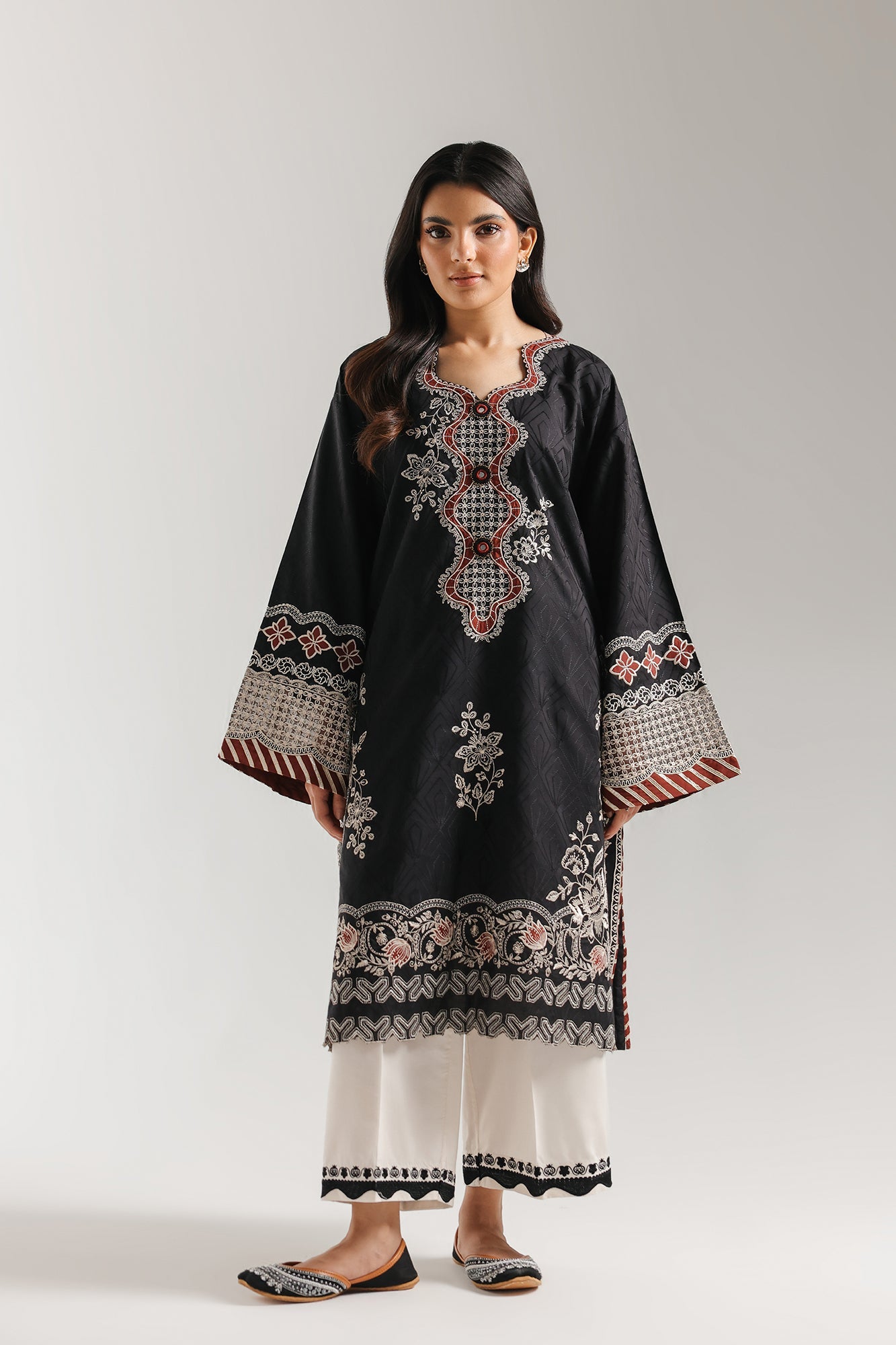 EMBROIDERED SUIT (E4332/103/902)