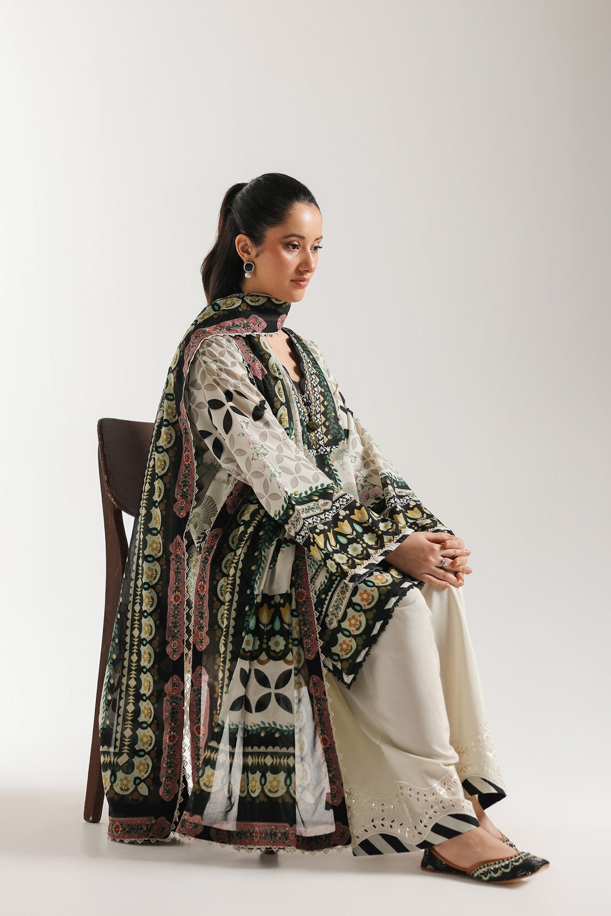 EMBROIDERED SUIT (E4335/103/003)