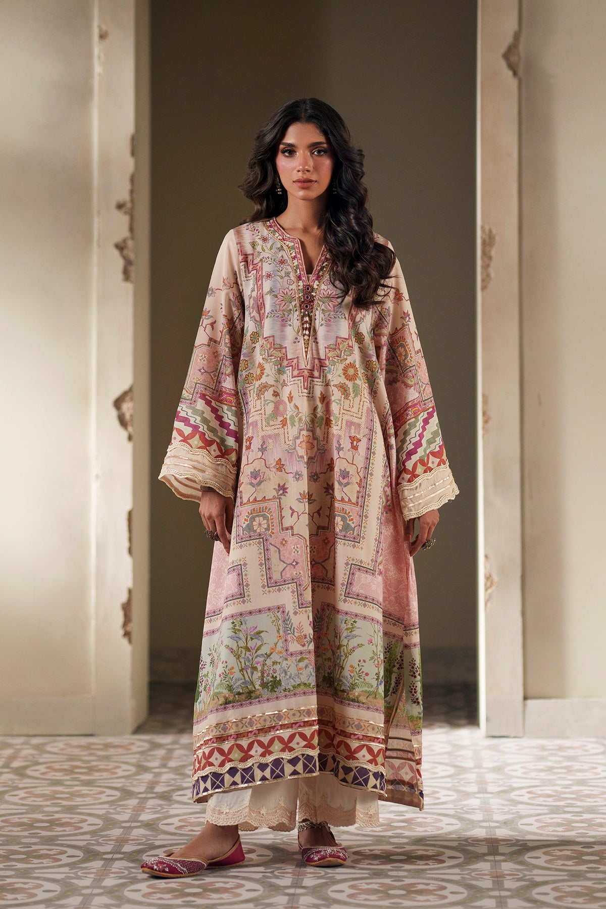 EMBROIDERED SUIT (E4337/103/424)