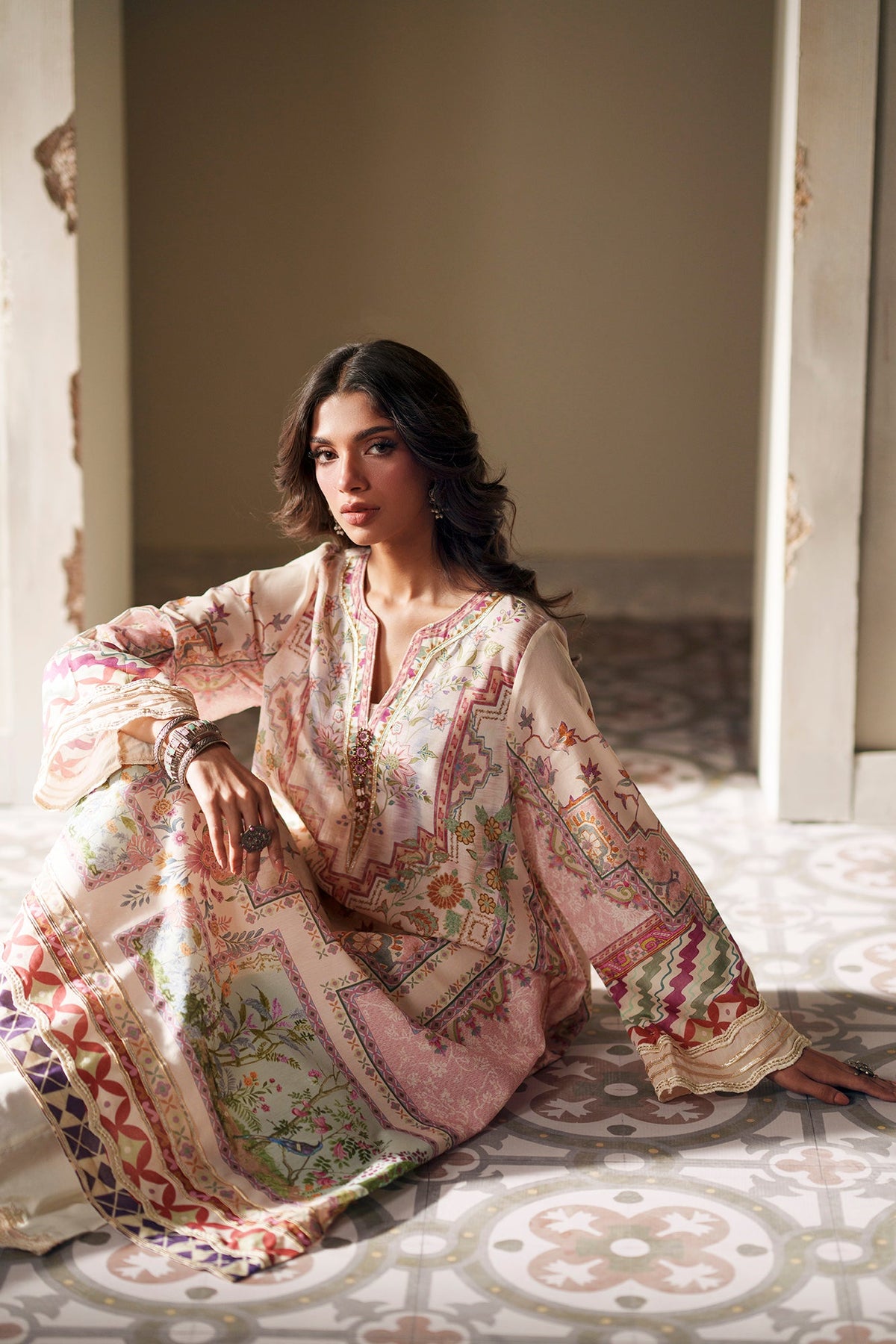 EMBROIDERED SUIT (E4337/103/424)