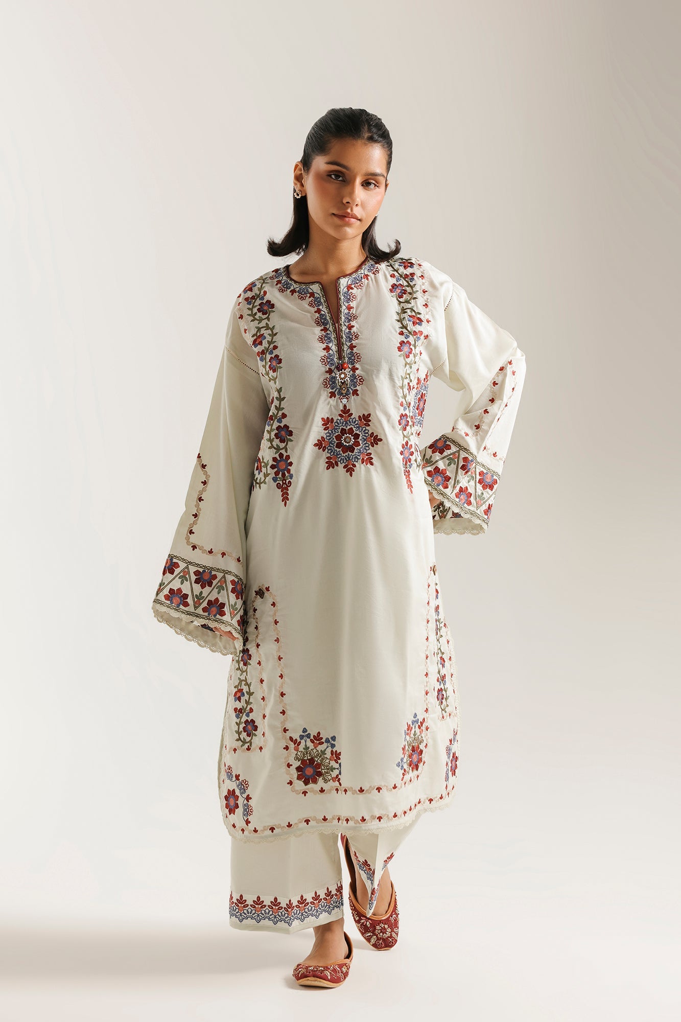 EMBROIDERED SUIT (E4342/103/130)