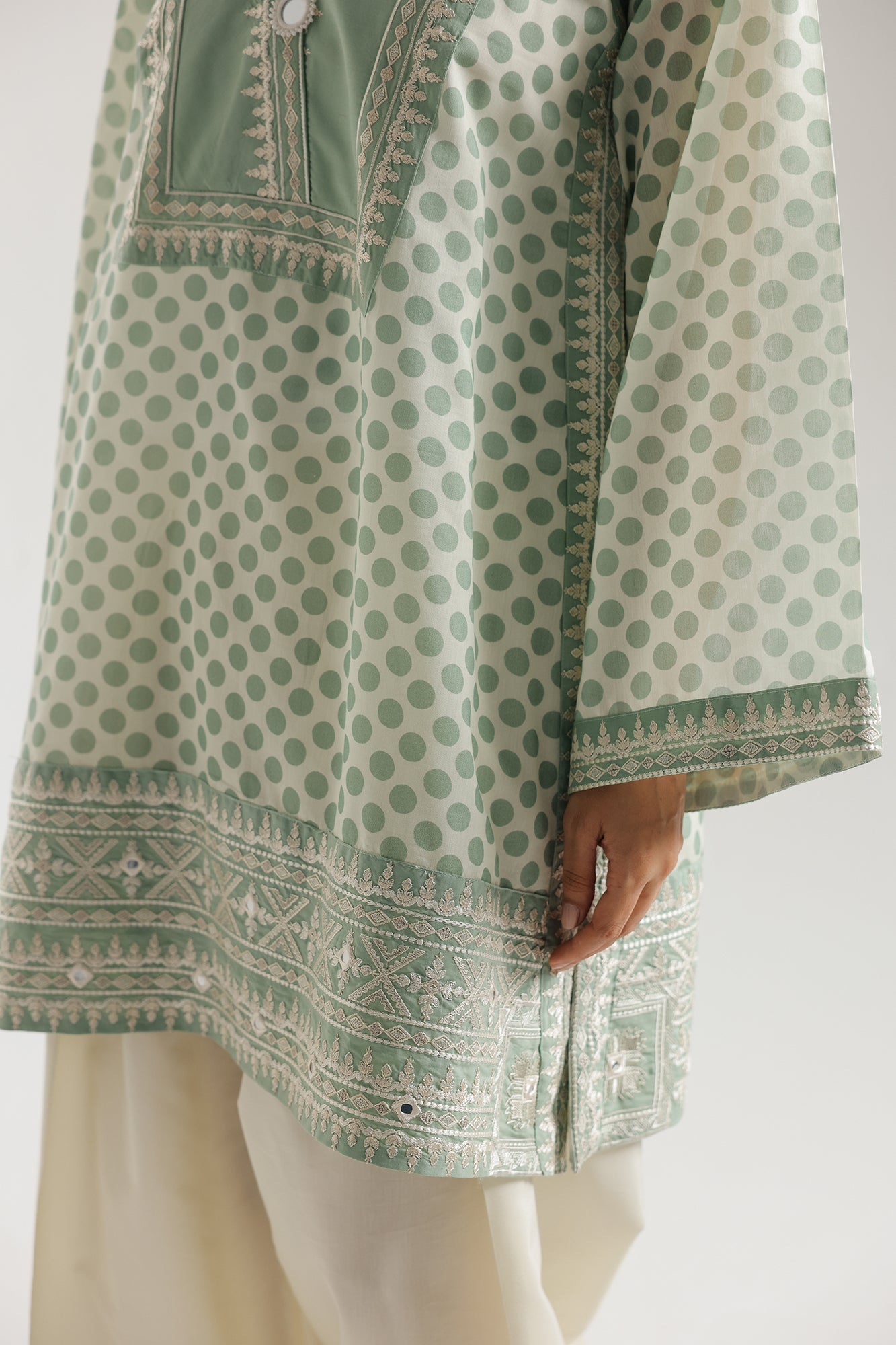 EMBROIDERED SUIT (E4348/103/005)