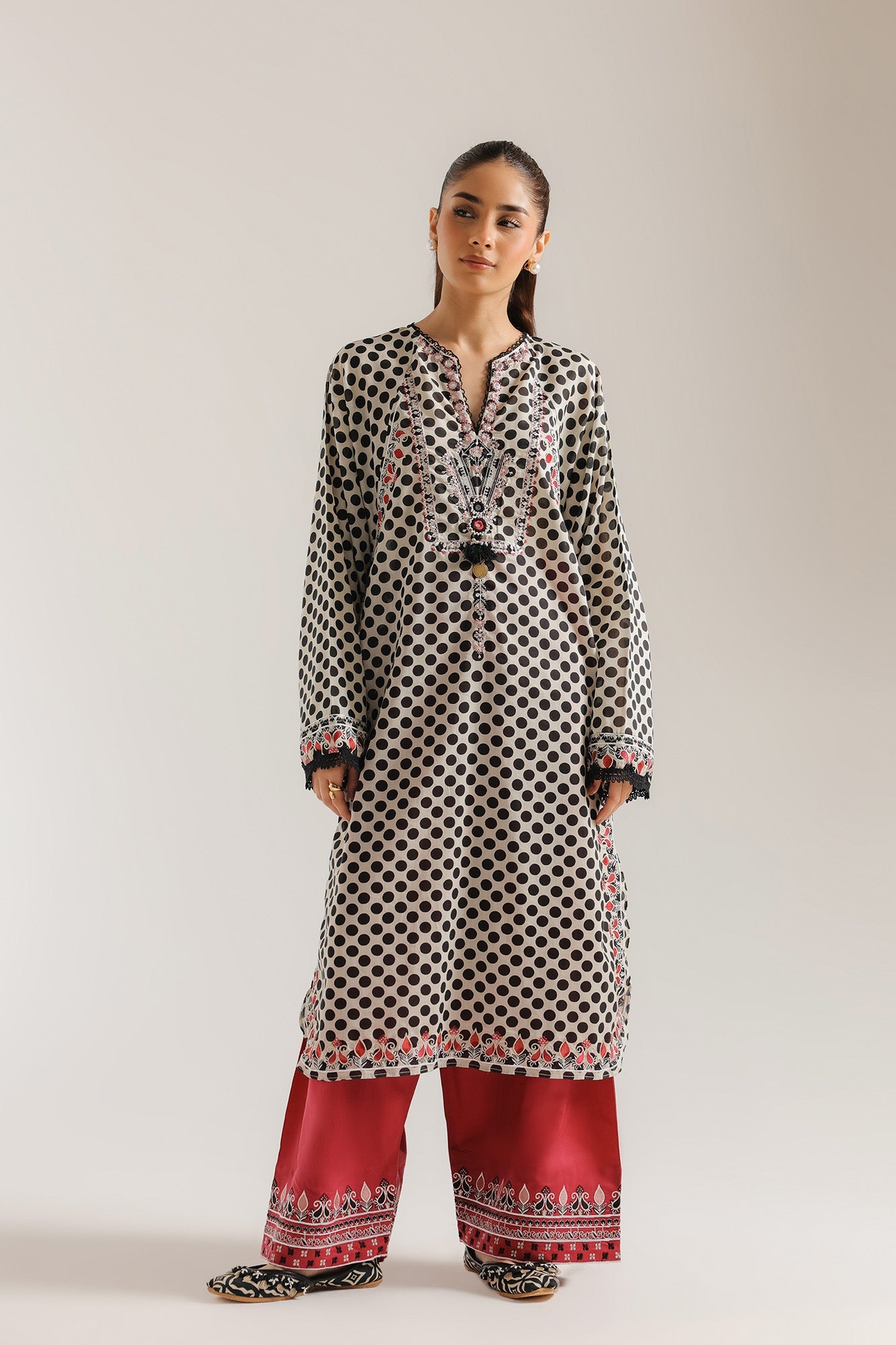 EMBROIDERED SUIT (E4351/103/003)
