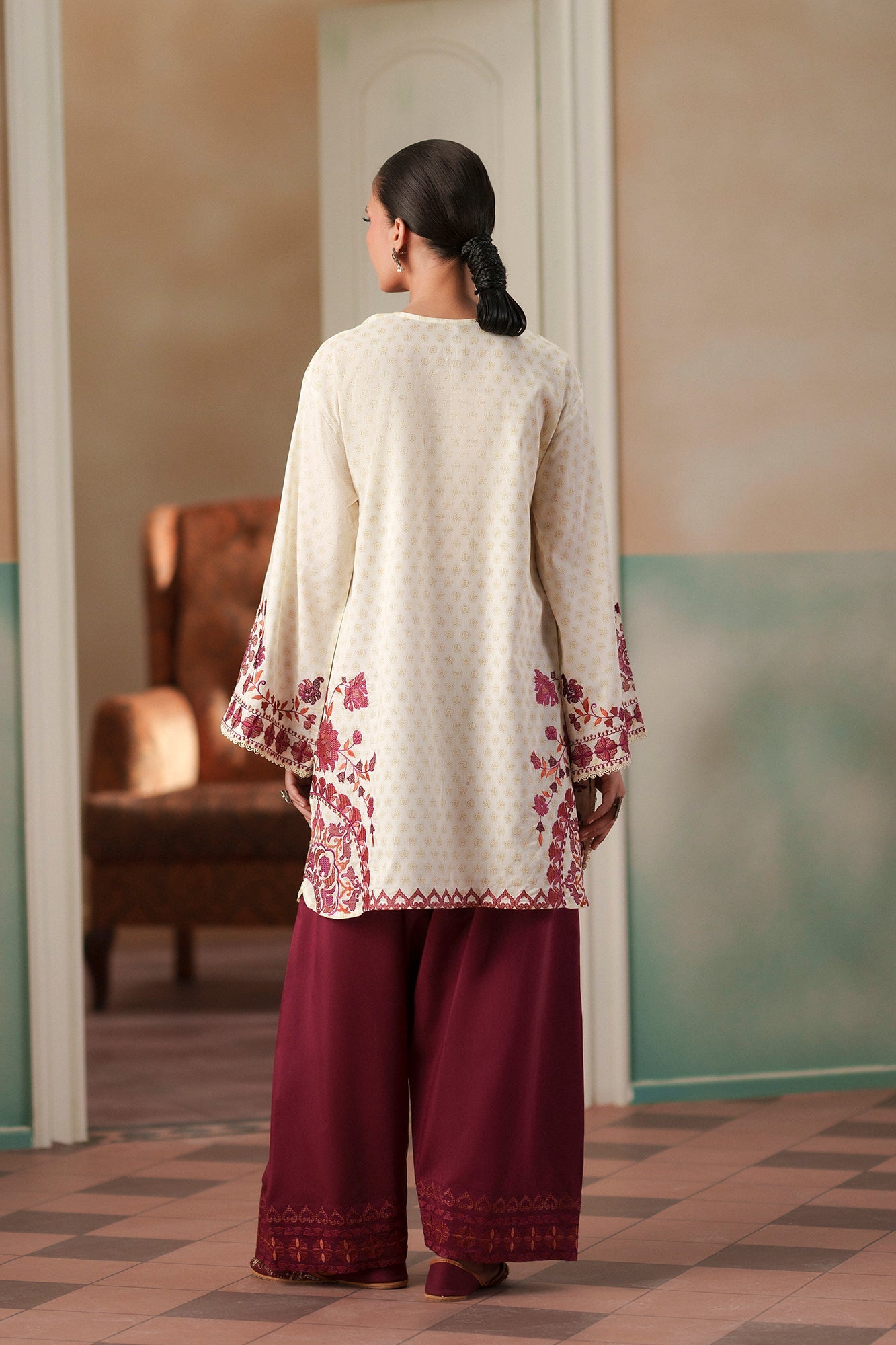 EMBROIDERED SUIT (E4354/103/005)