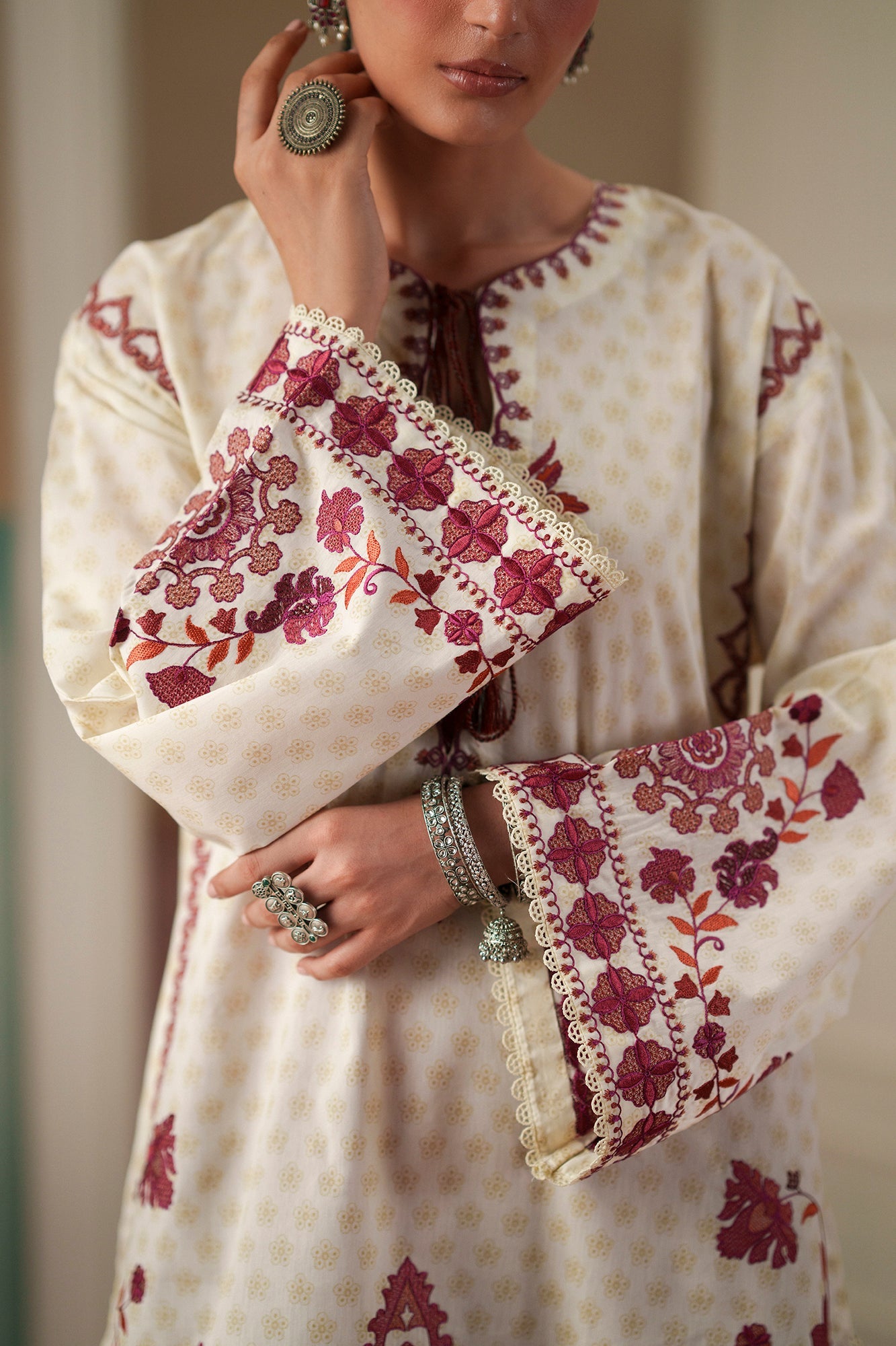 EMBROIDERED SUIT (E4354/103/005)