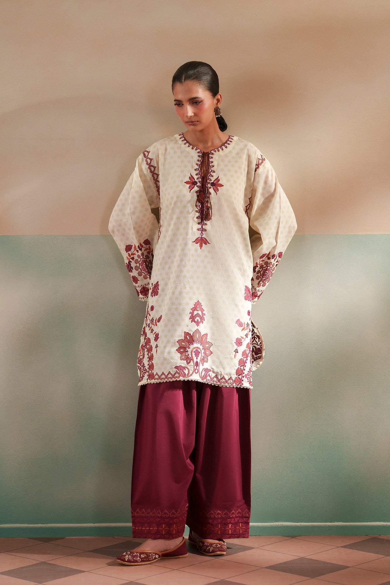 EMBROIDERED SUIT (E4354/103/005)