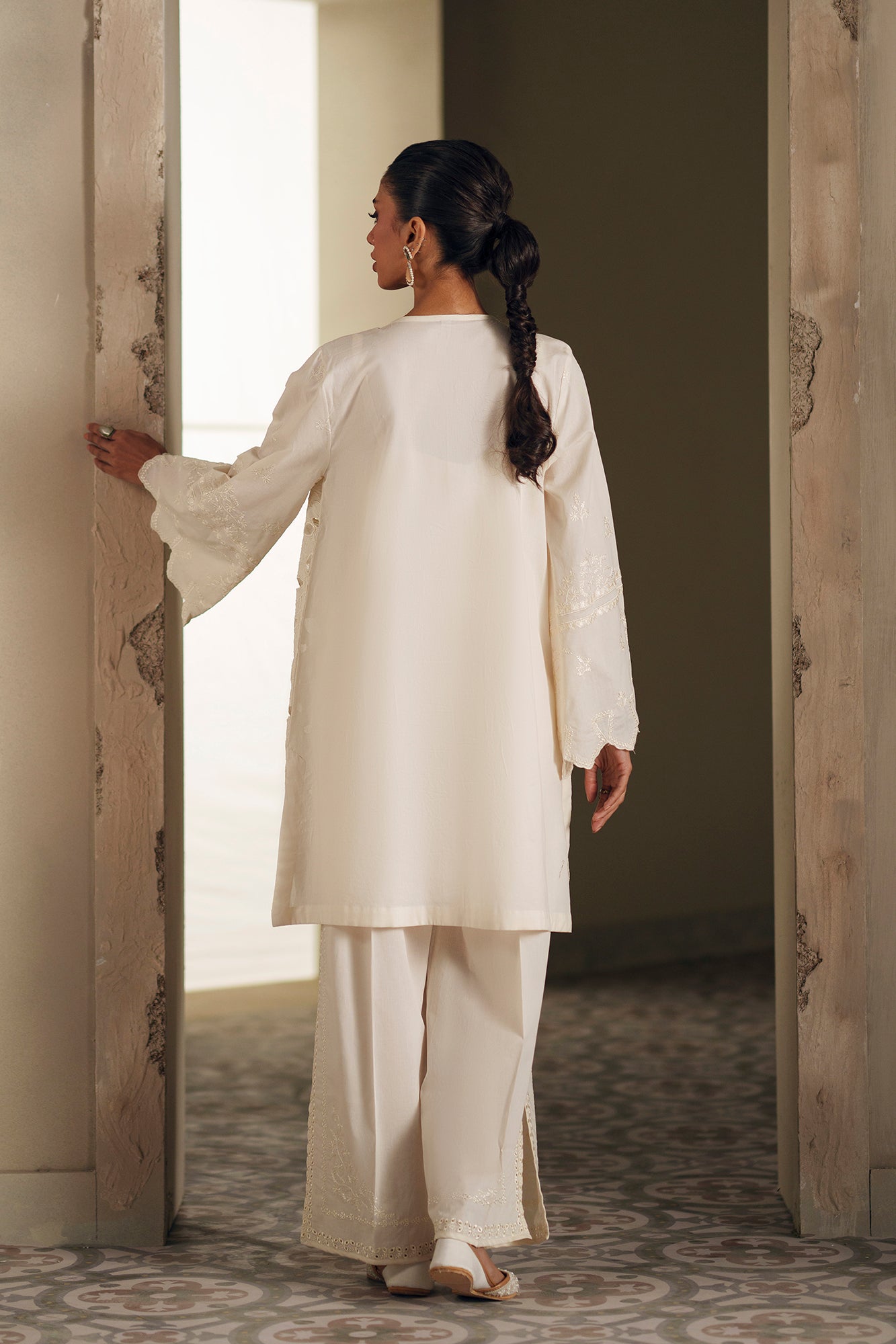 EMBROIDERED SUIT (E4363/103/003)