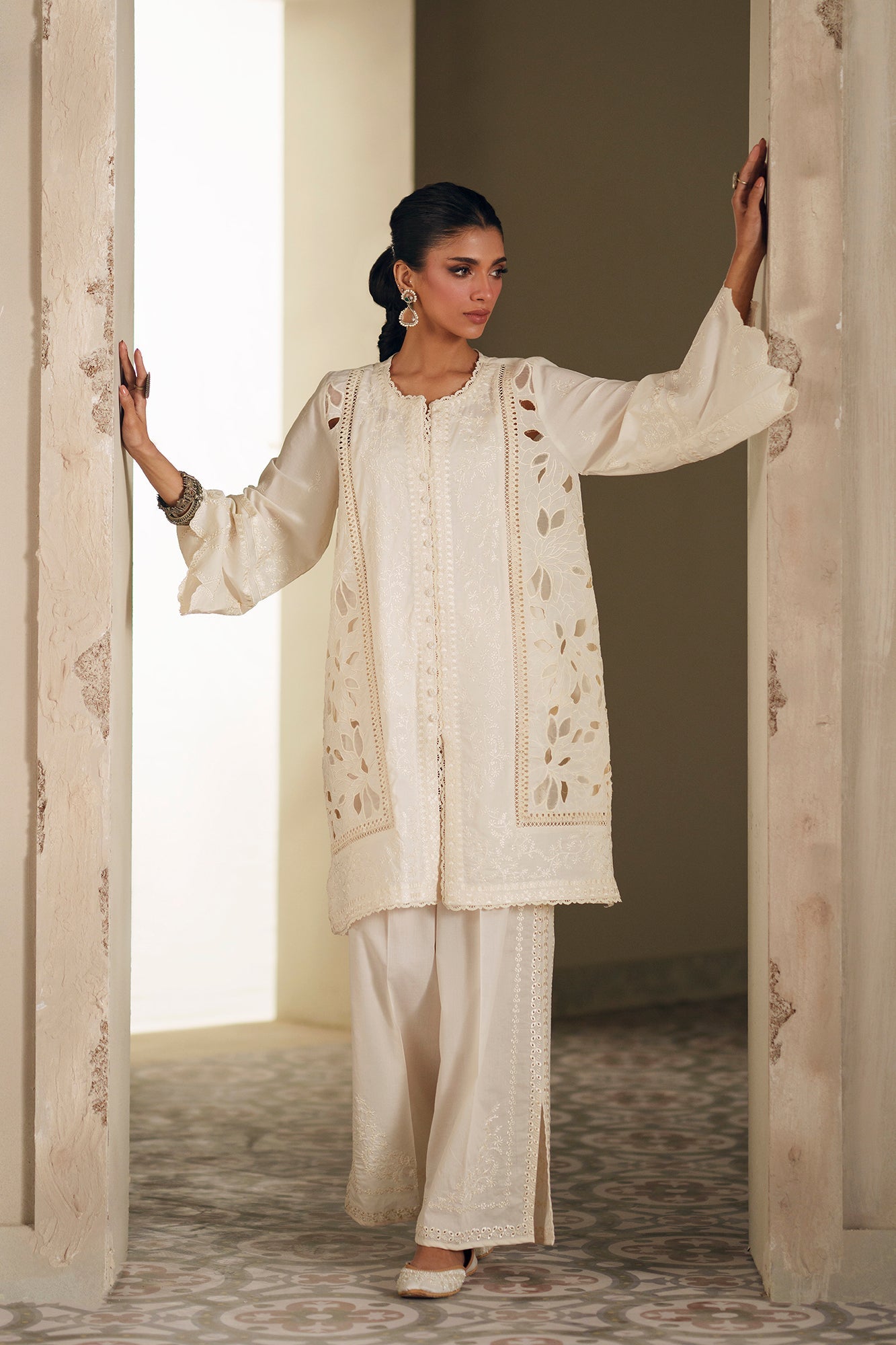 EMBROIDERED SUIT (E4363/103/003)