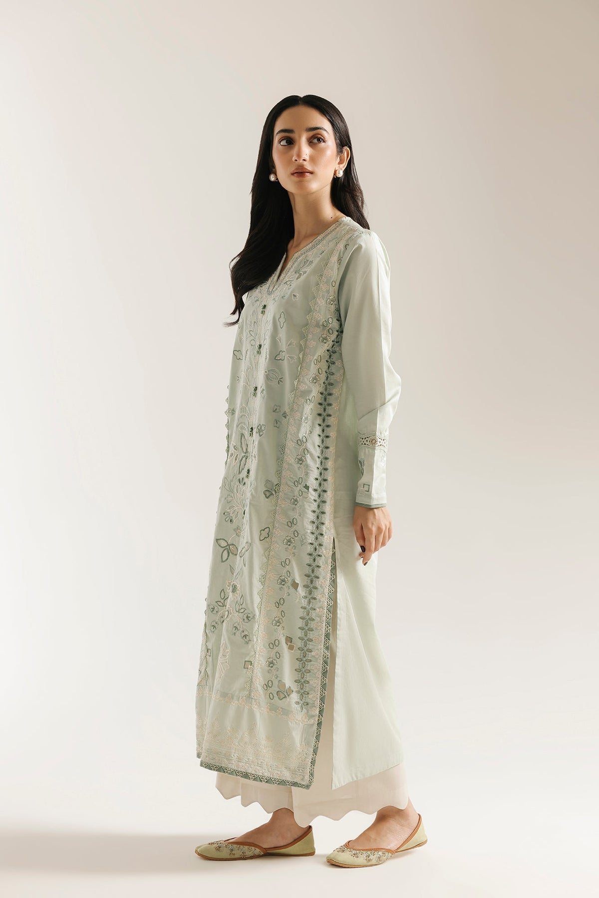 EMBROIDERED SUIT (E4367/103/720)