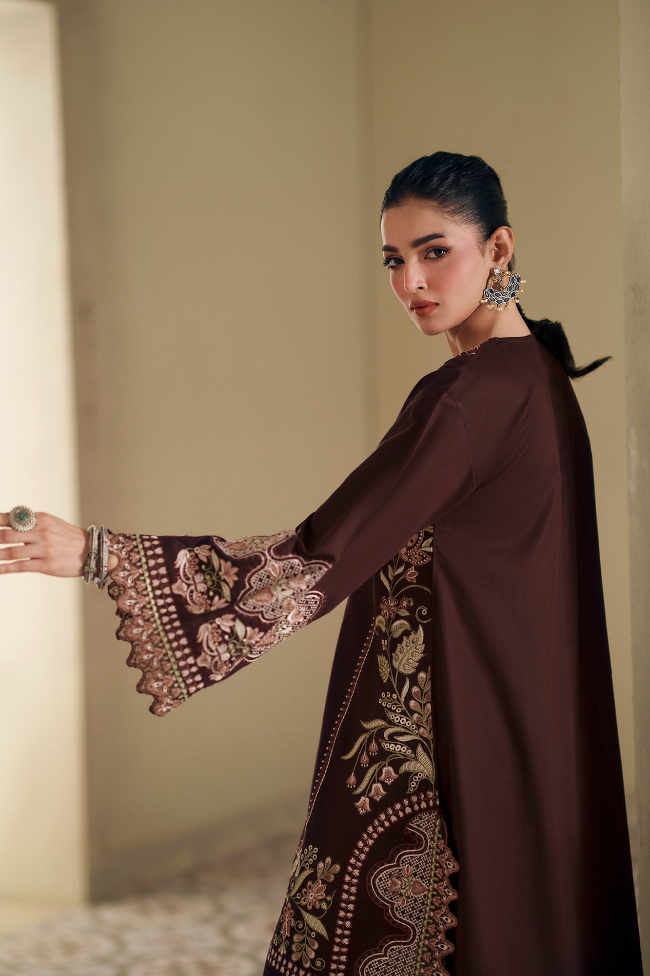 EMBROIDERED SUIT (E4374/103/802)