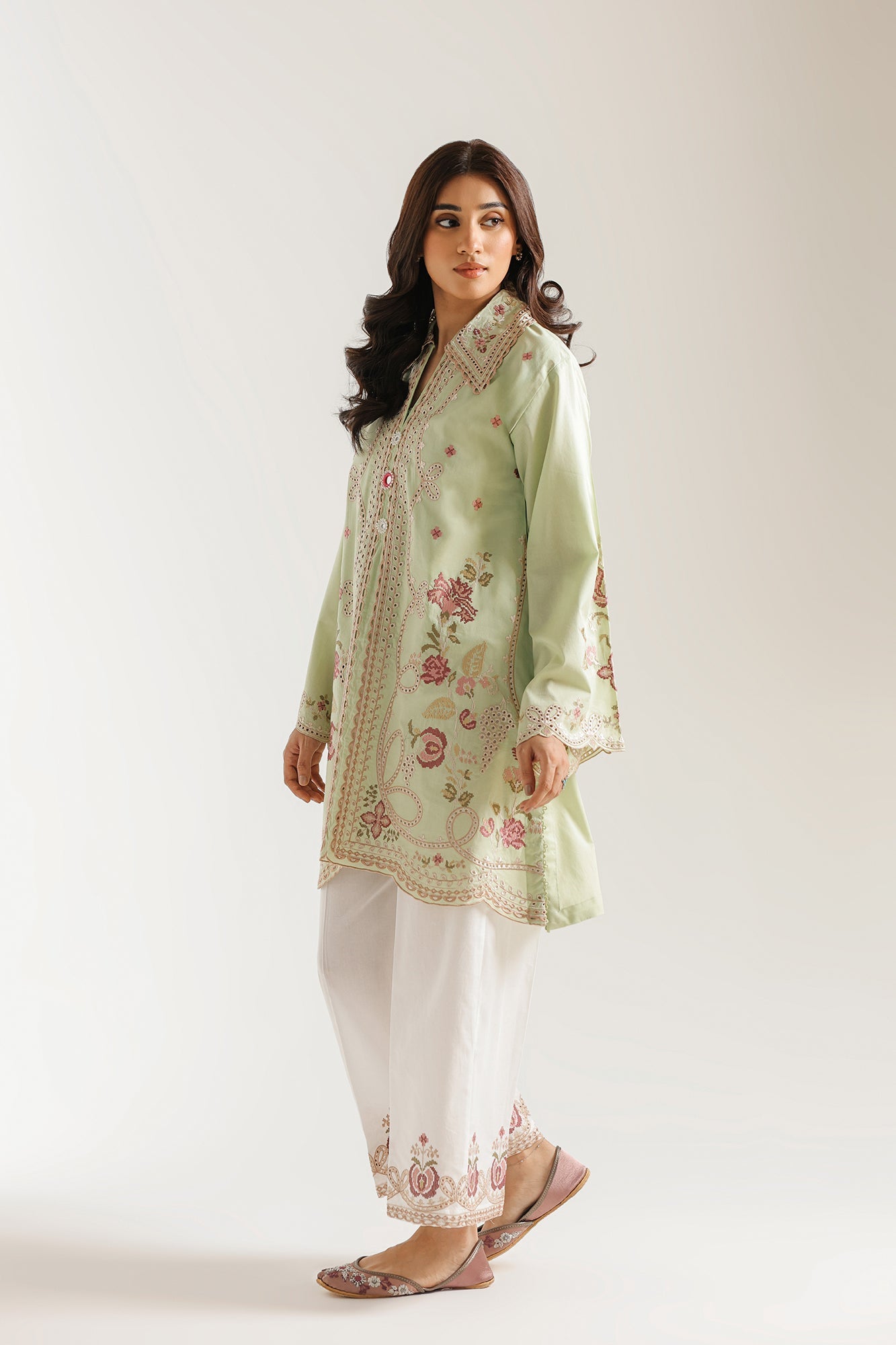 EMBROIDERED SUIT (E4375/103/130)