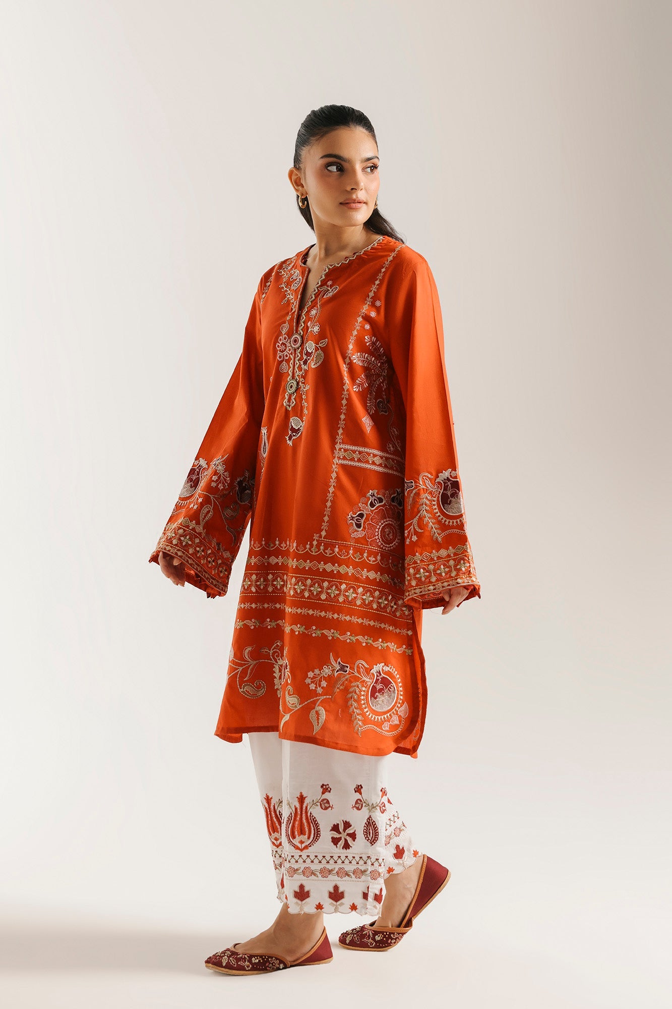 EMBROIDERED SUIT (E4387/103/202)