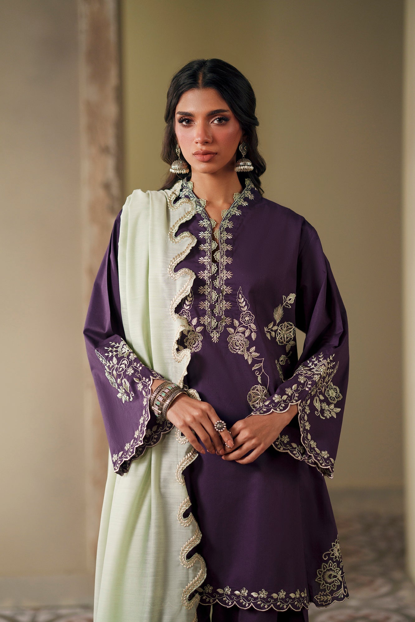 EMBROIDERED SUIT (E4388/103/520)