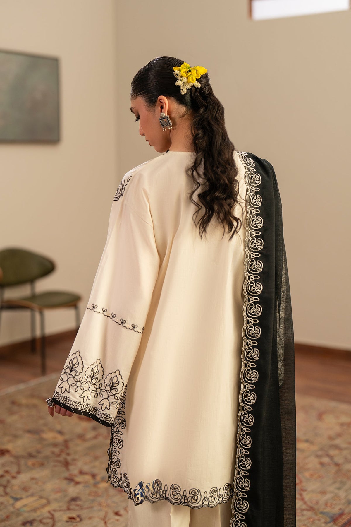 EMBROIDERED SUIT (E4389/103/002)