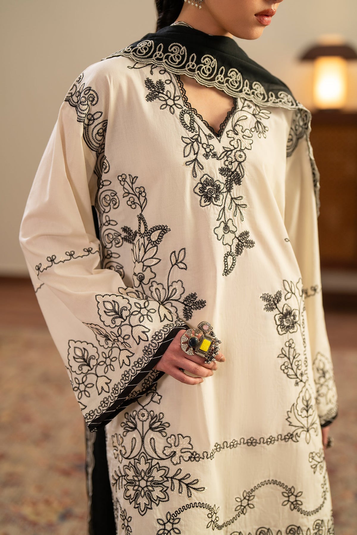 EMBROIDERED SUIT (E4389/103/002)