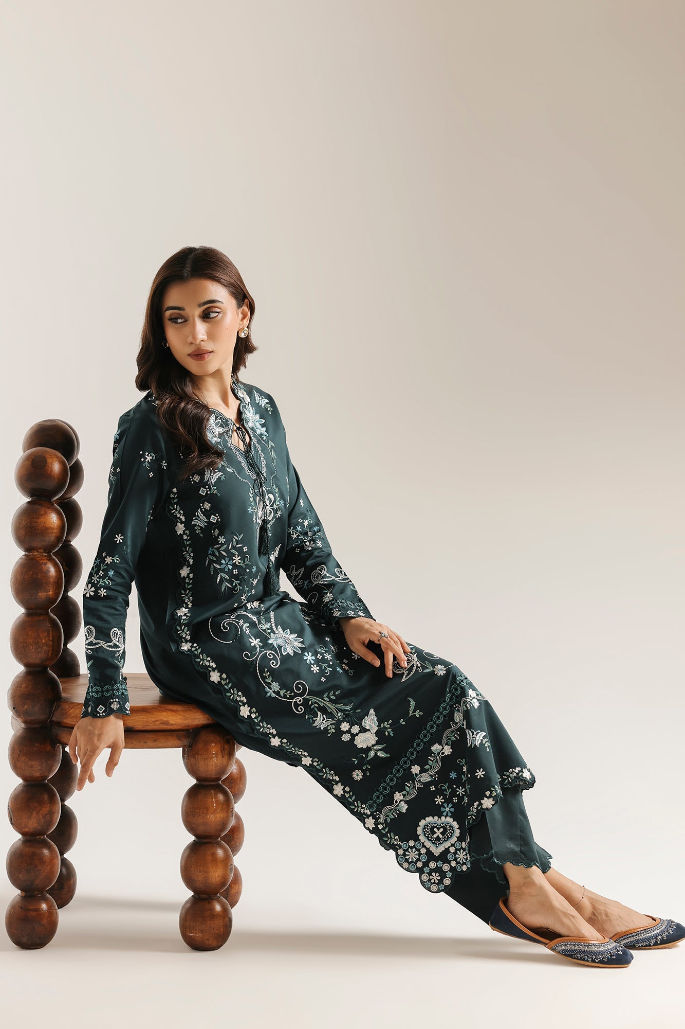 EMBROIDERED SUIT (E4393/103/703)