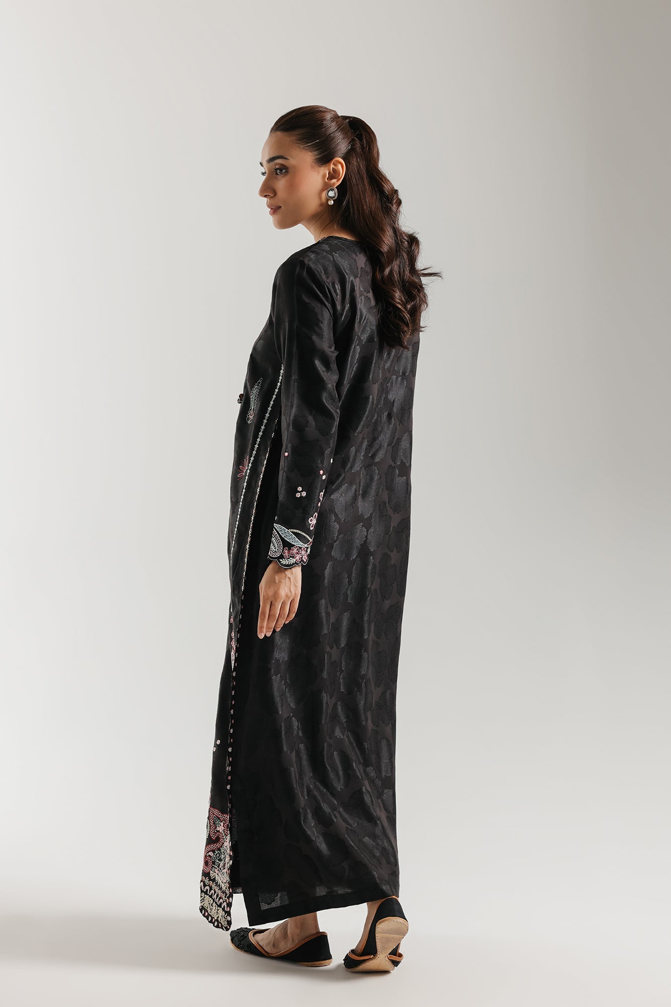 EMBROIDERED KAFTAN (E4397/103/901)
