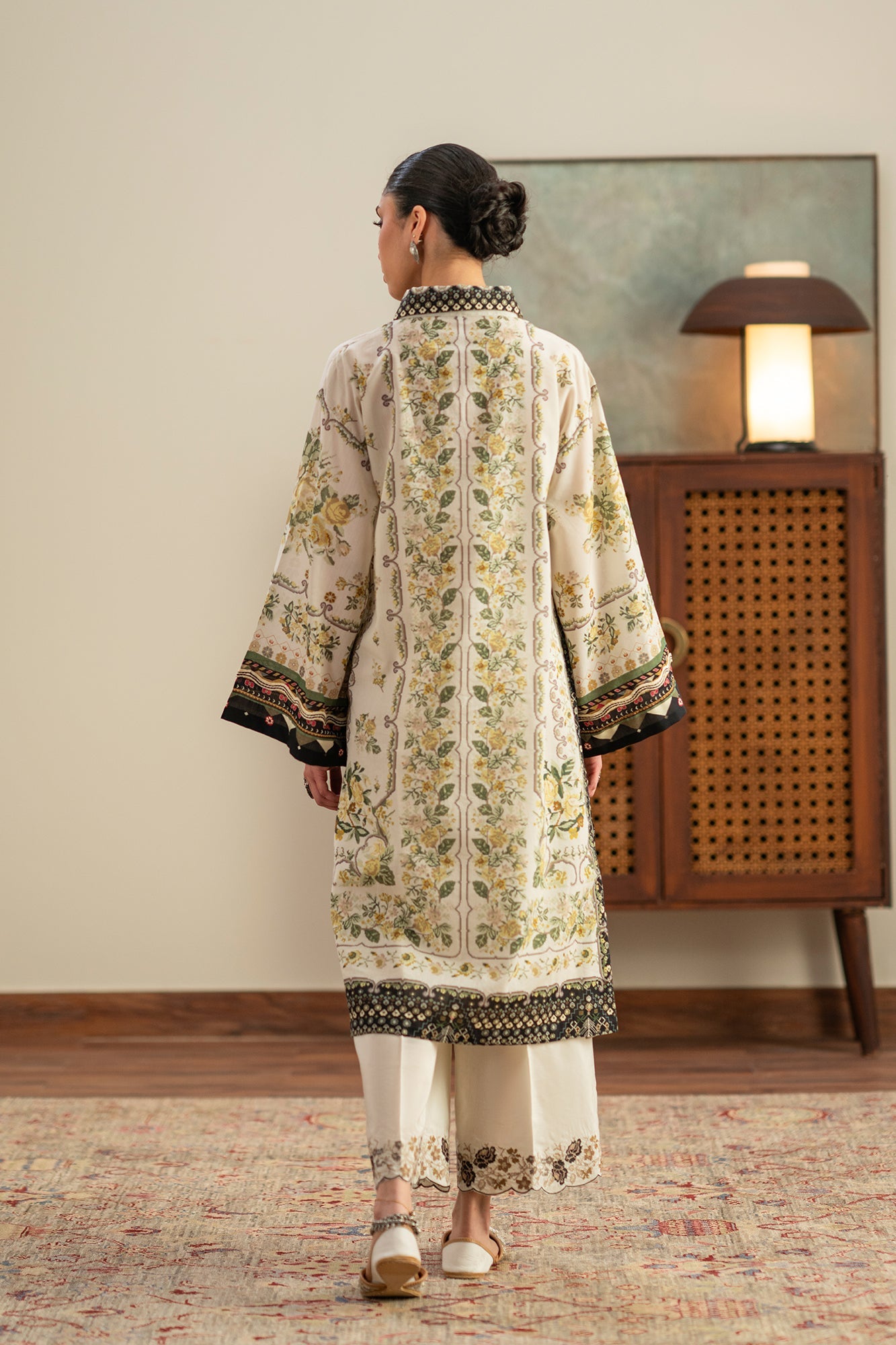 EMBROIDERED SUIT (E4400/103/006)