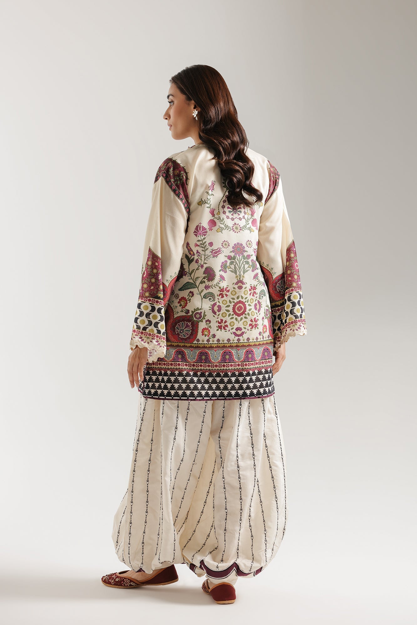 EMBROIDERED SUIT (E4402/103/005)