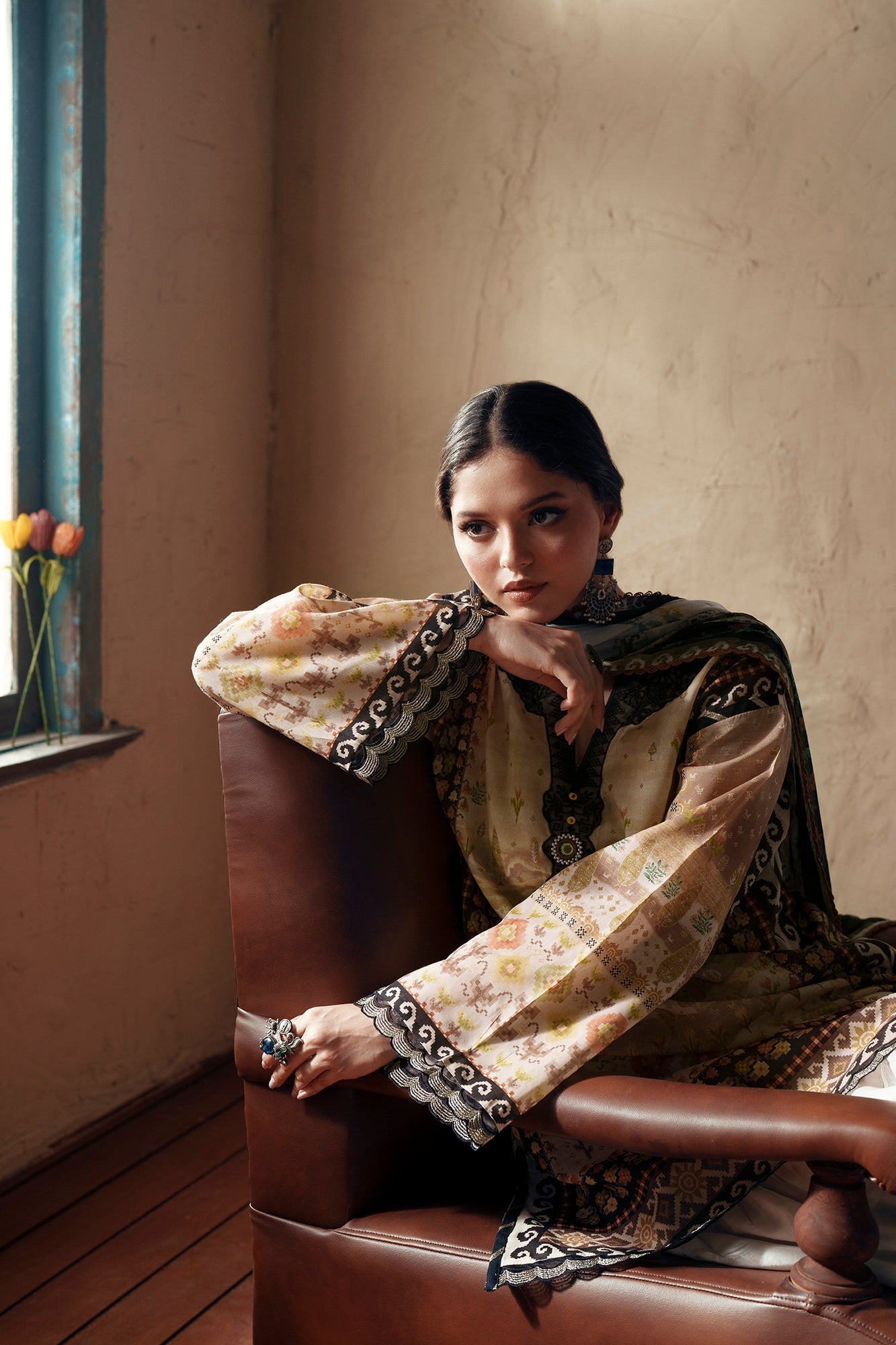 EMBROIDERED SUIT (E4403/103/006)