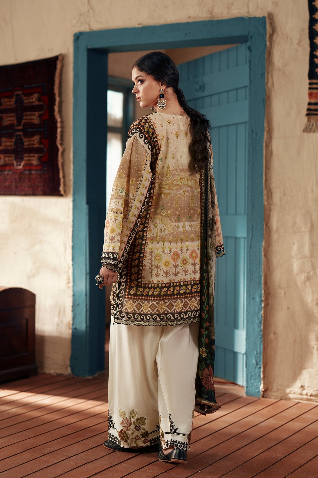 EMBROIDERED SUIT (E4403/103/006)