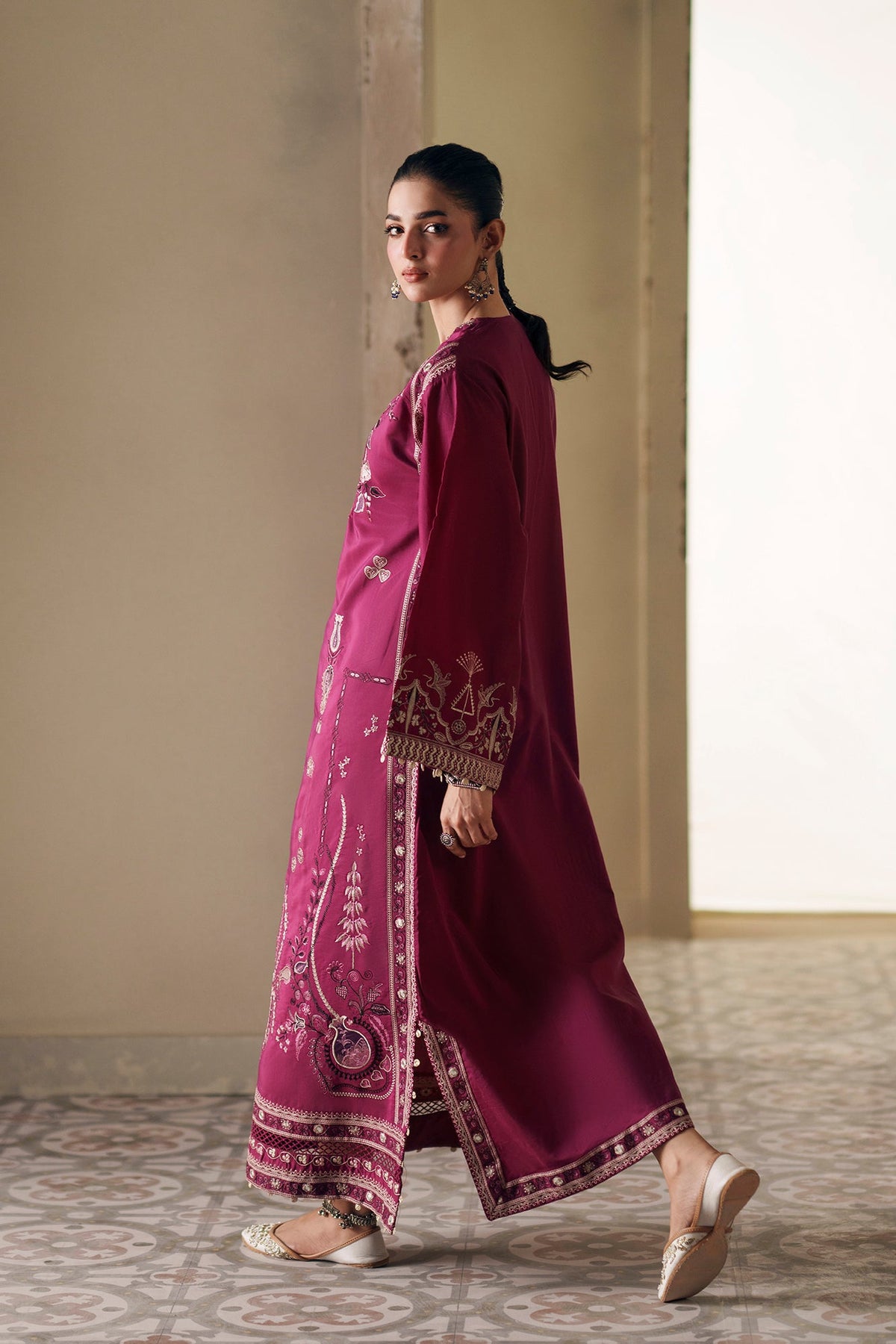 EMBROIDERED KAFTAN (E4408/103/524)