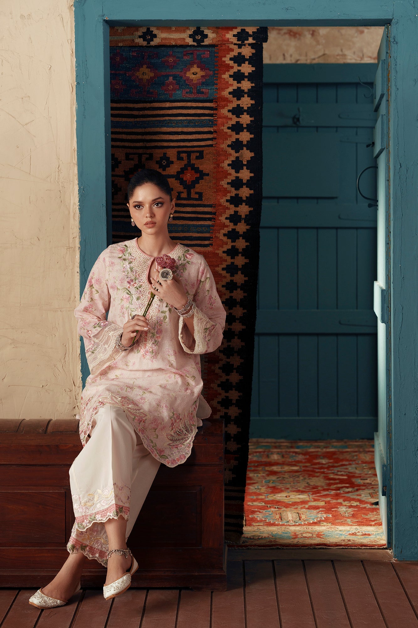 EMBROIDERED SUIT (E4412/103/316)