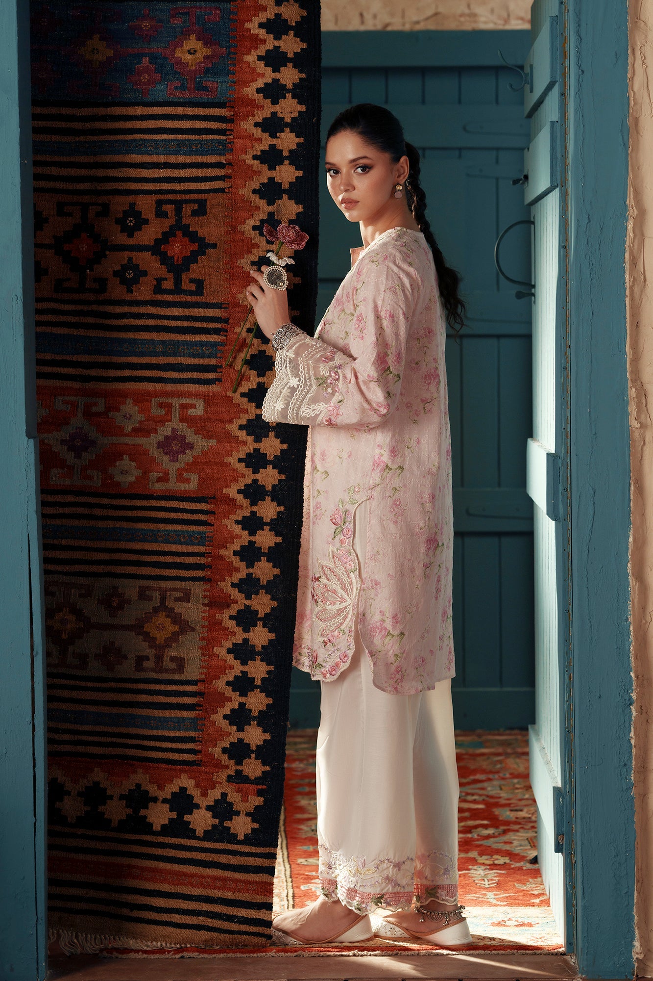 EMBROIDERED SUIT (E4412/103/316)