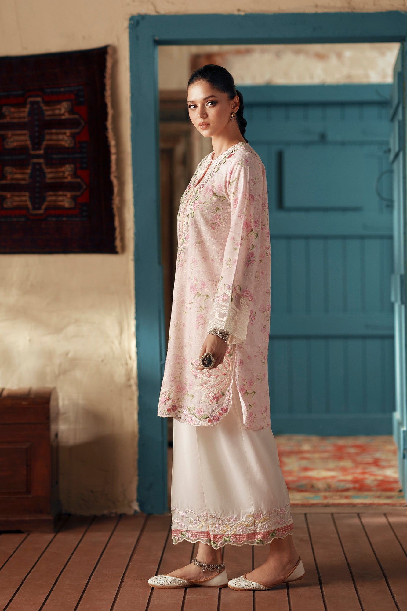 EMBROIDERED SUIT (E4412/103/316)