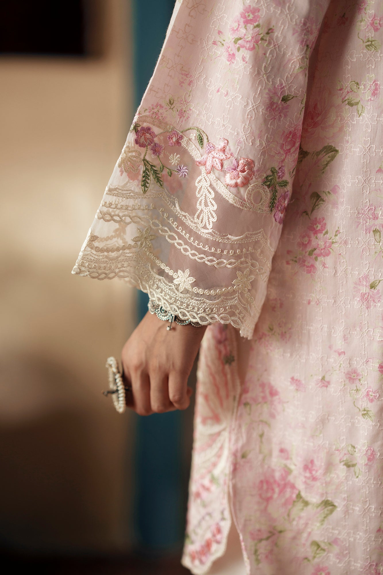 EMBROIDERED SUIT (E4412/103/316)
