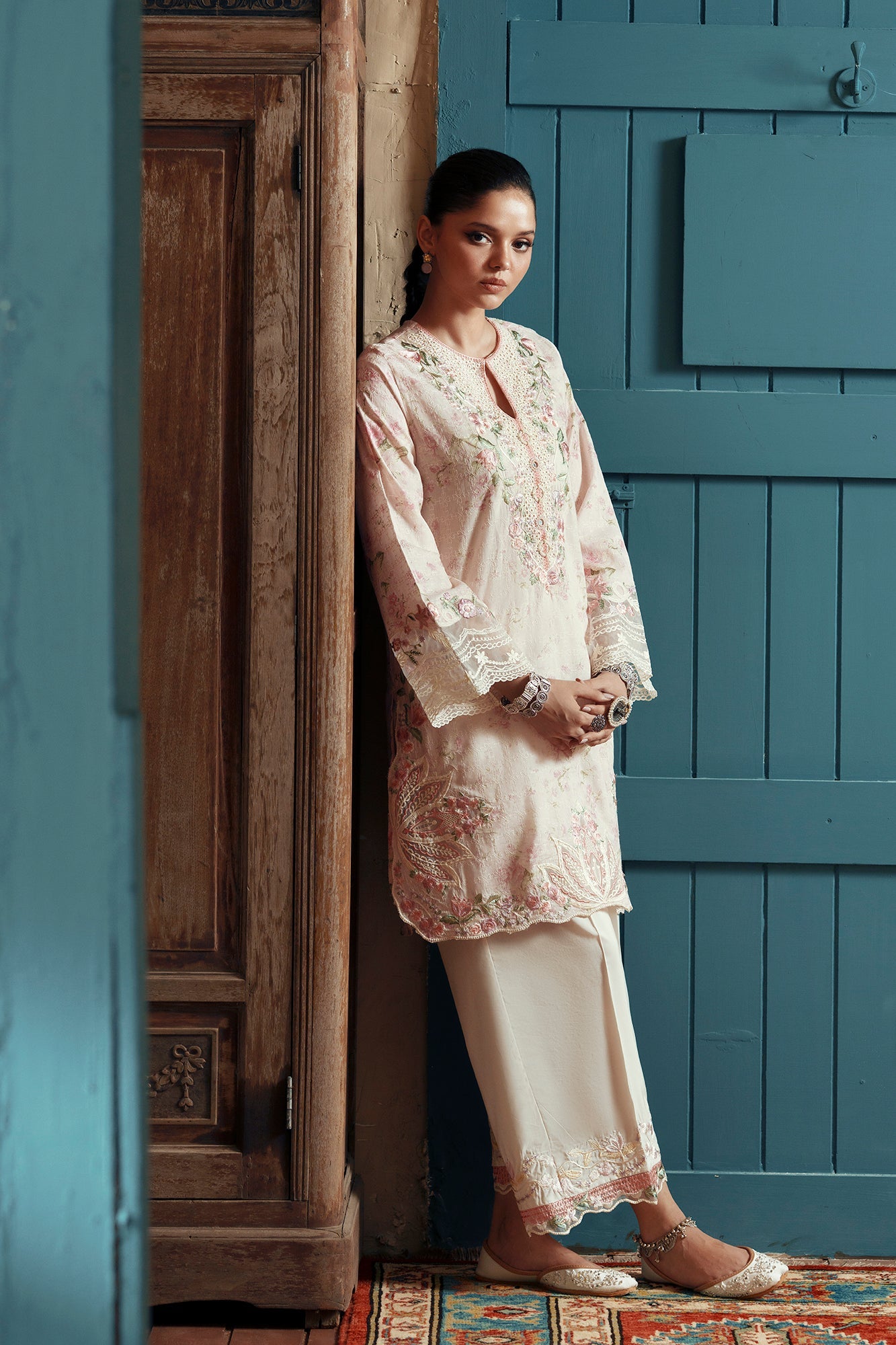 EMBROIDERED SUIT (E4412/103/316)