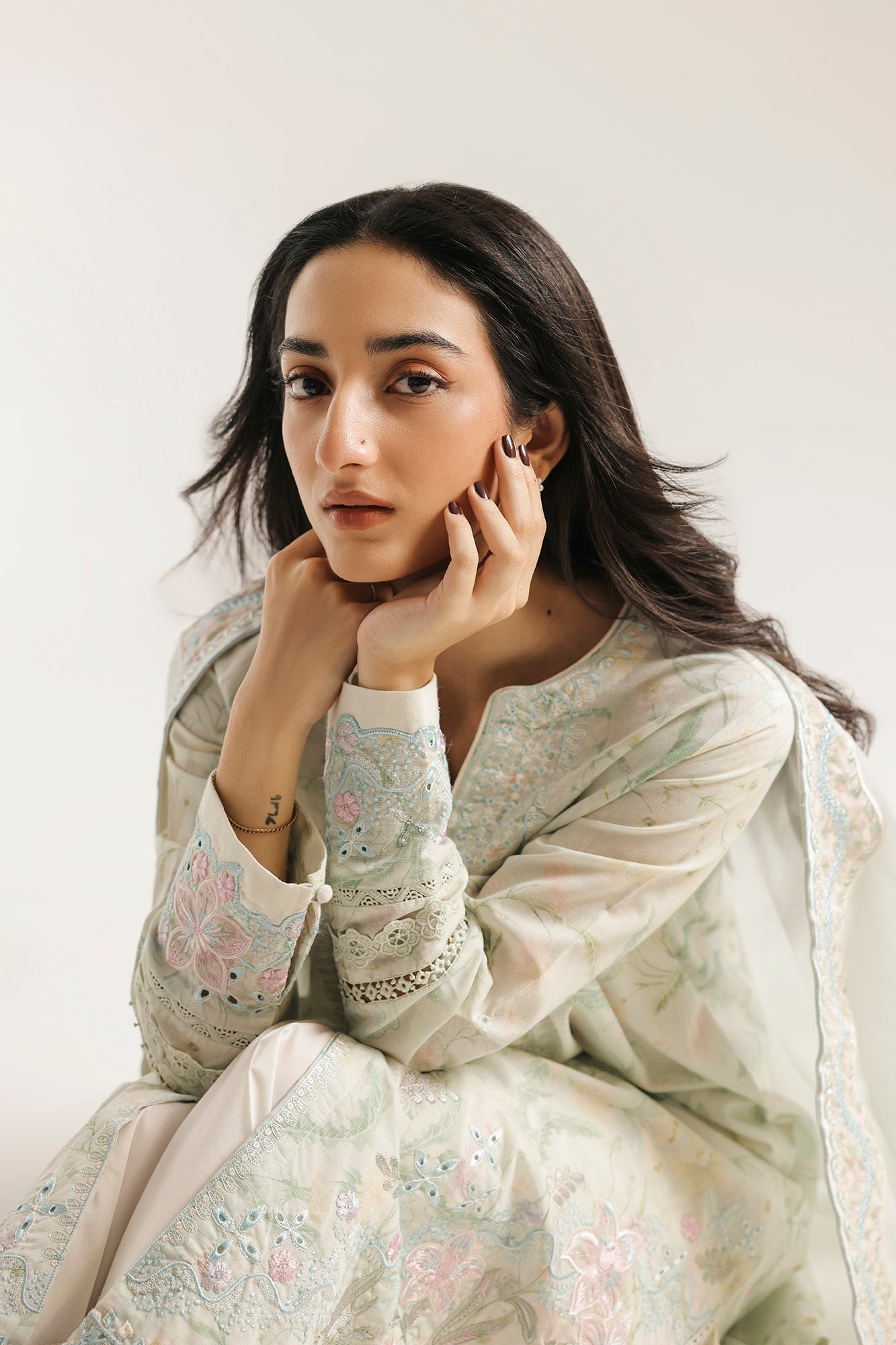 EMBROIDERED SUIT (E4418/103/722)