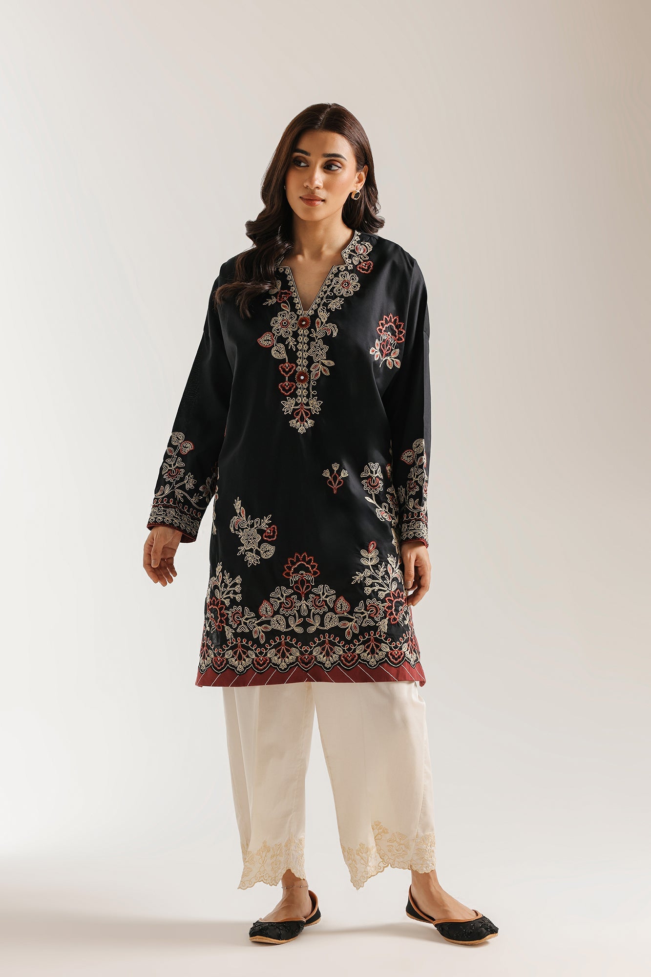 EMBROIDERED SUIT (E4427/103/902)