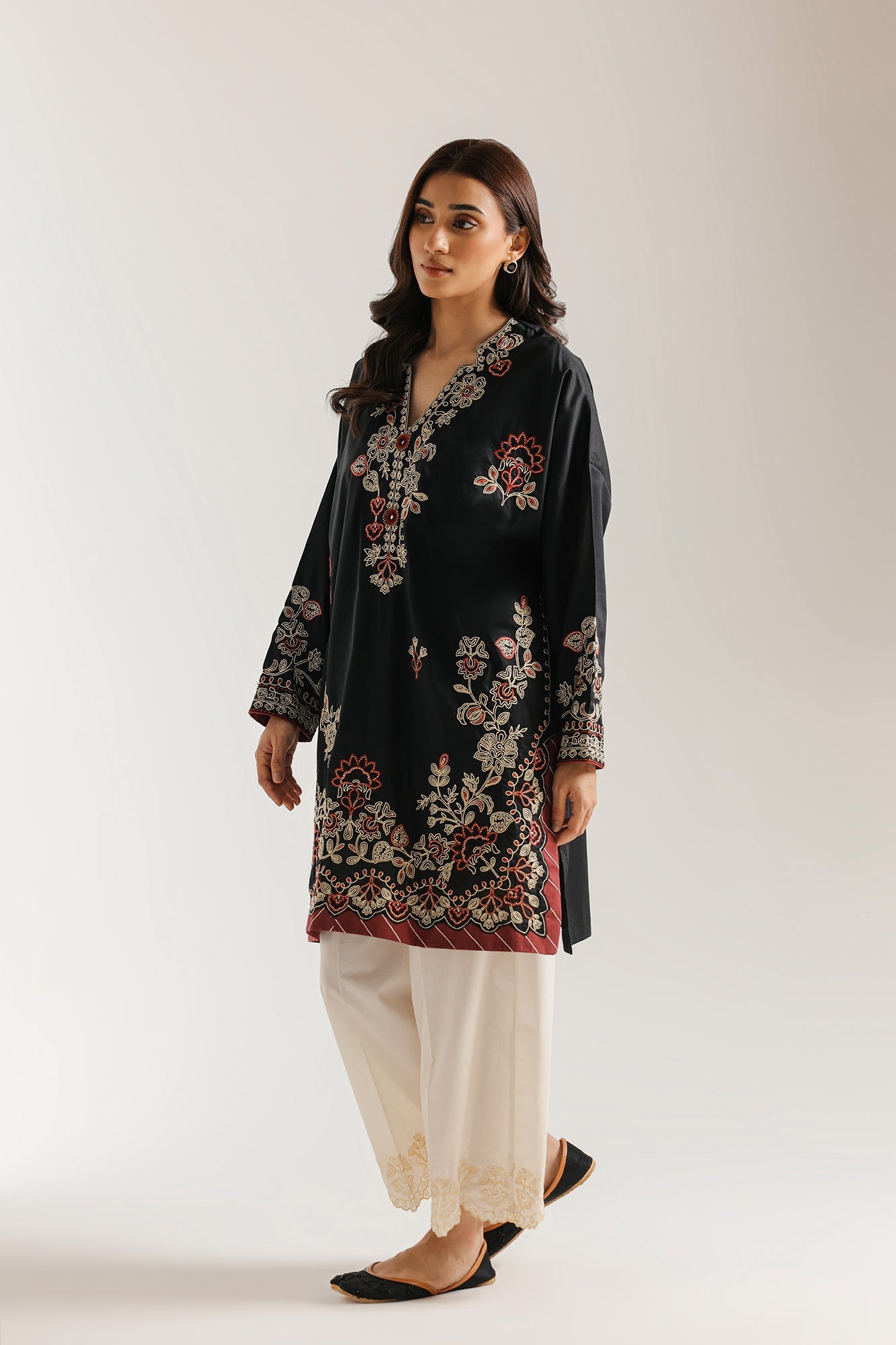 EMBROIDERED SUIT (E4427/103/902)