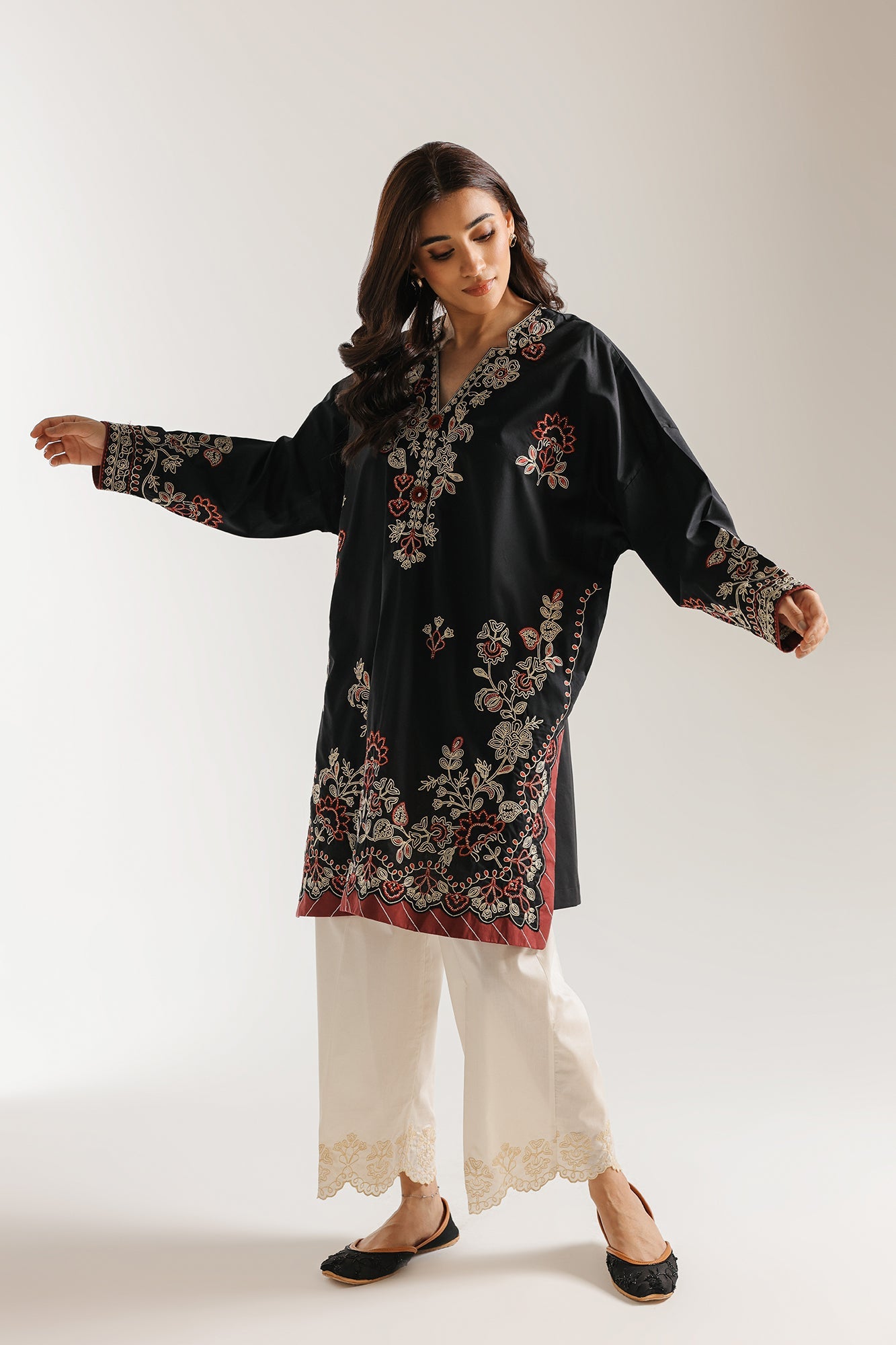 EMBROIDERED SUIT (E4427/103/902)