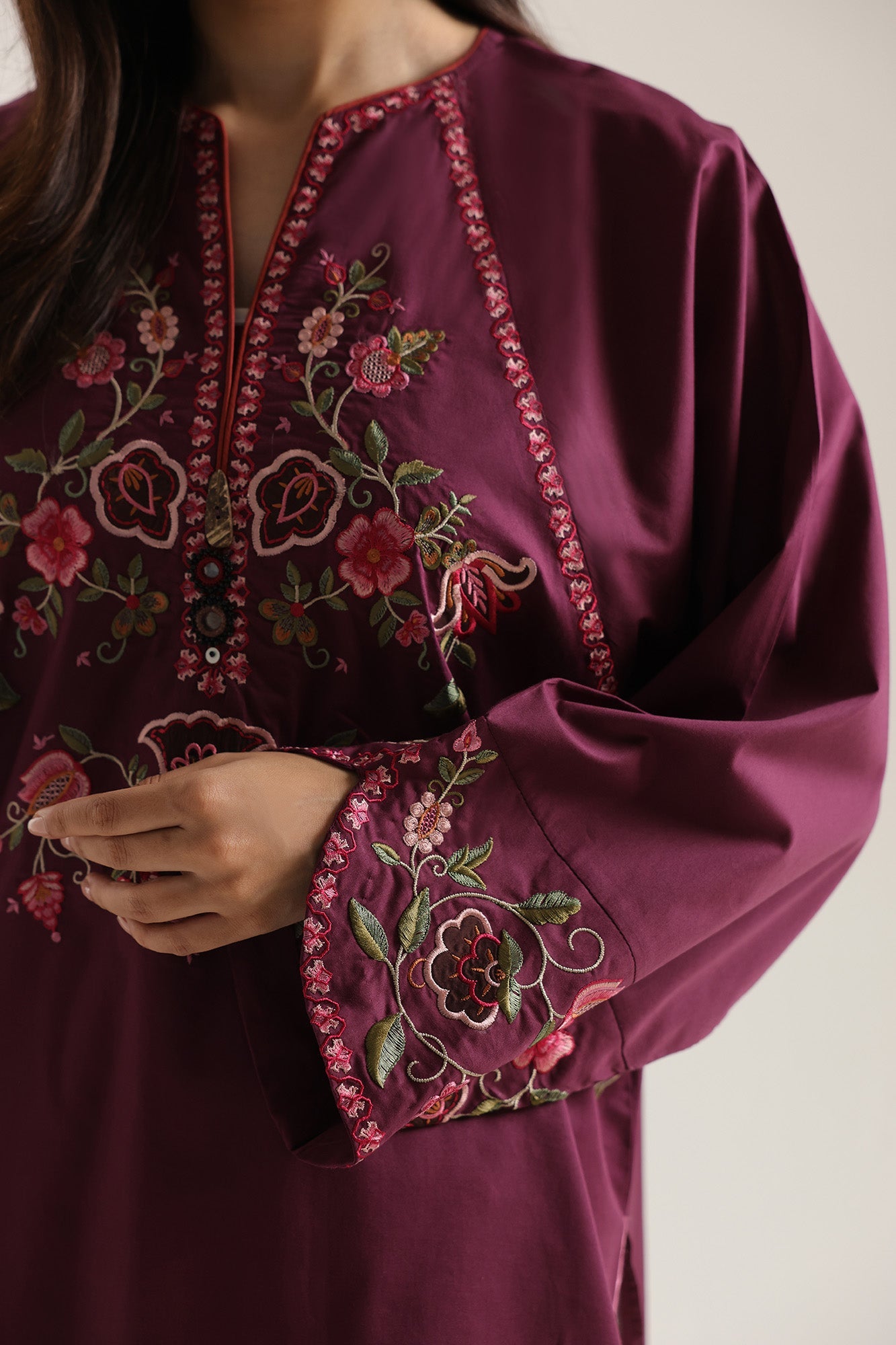 EMBROIDERED SUIT (E4428/103/516)