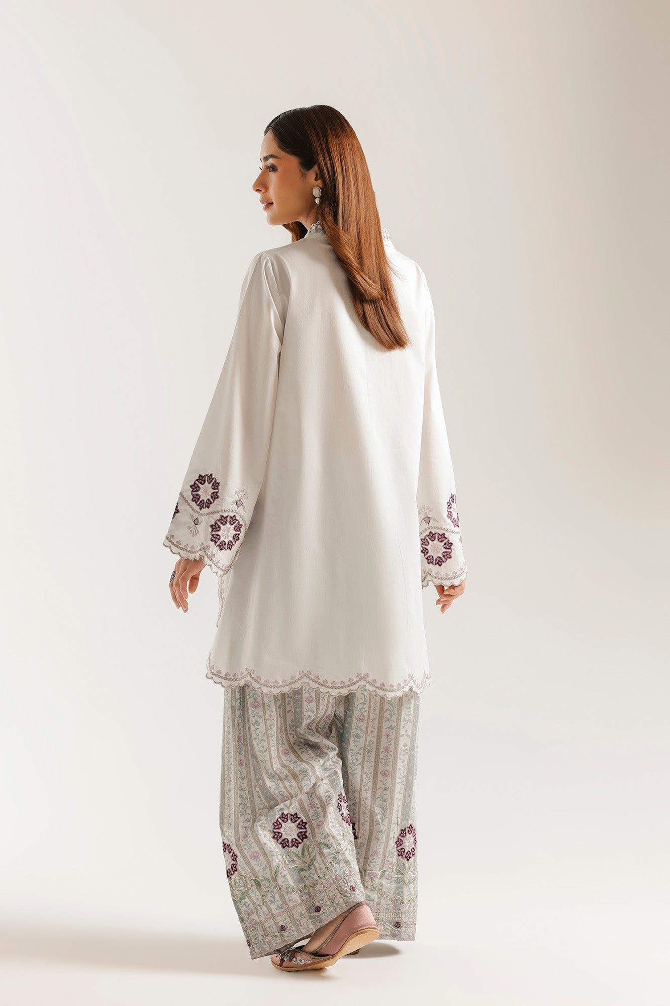 EMBROIDERED SUIT (E4429/103/914)