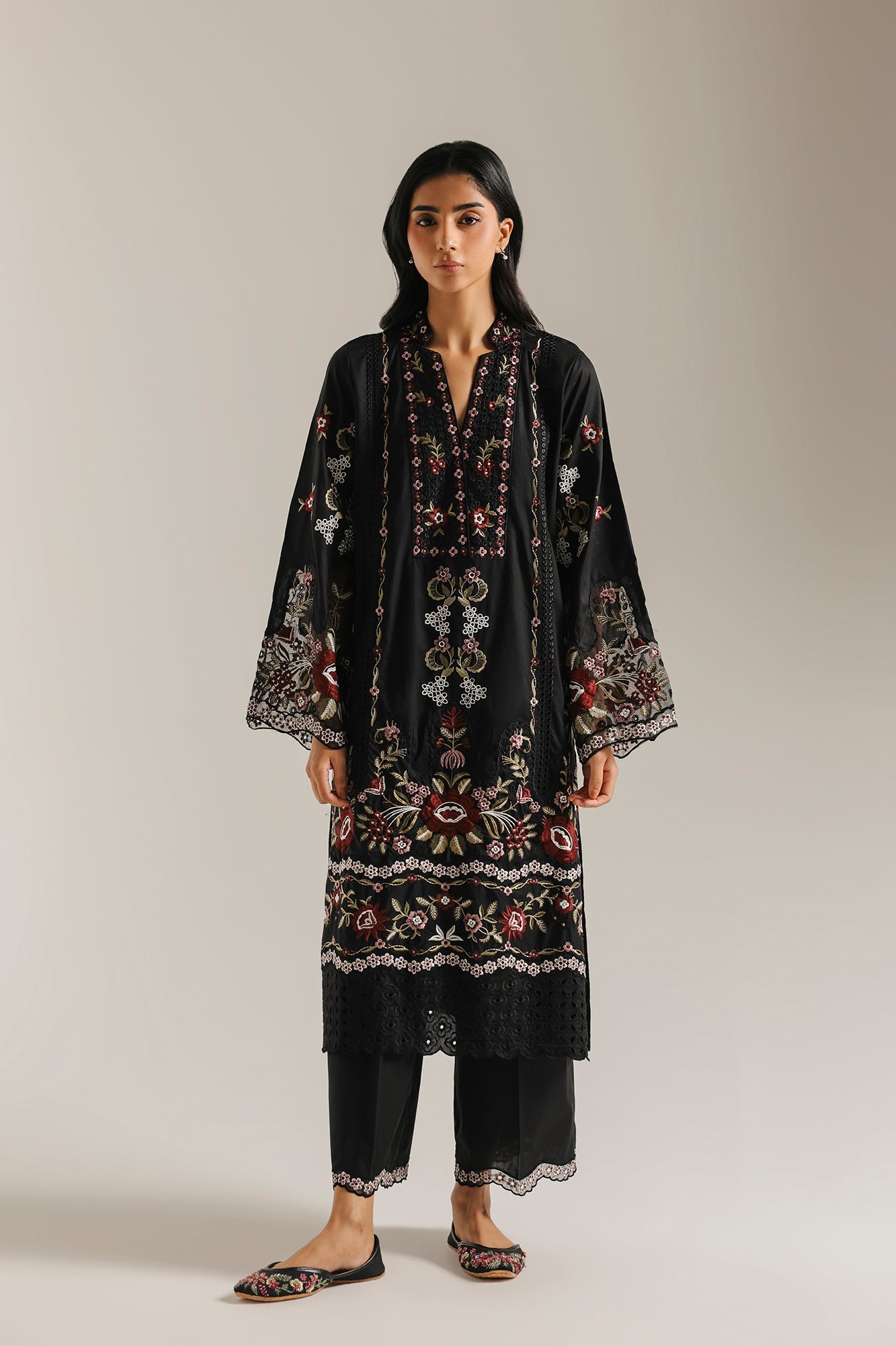 EMBROIDERED SUIT (E4434/103/901)