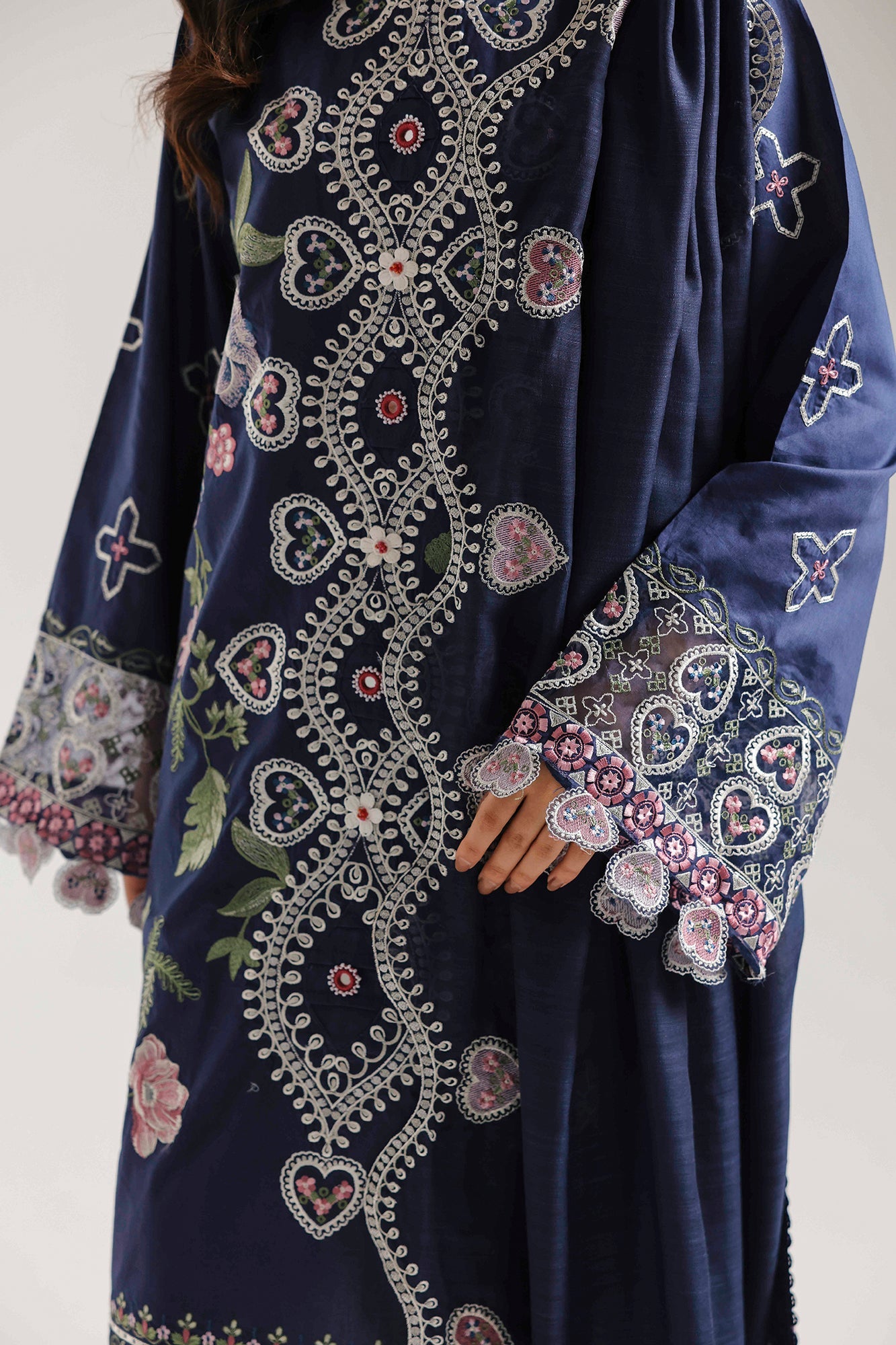 EMBROIDERED SUIT (E4436/103/622)