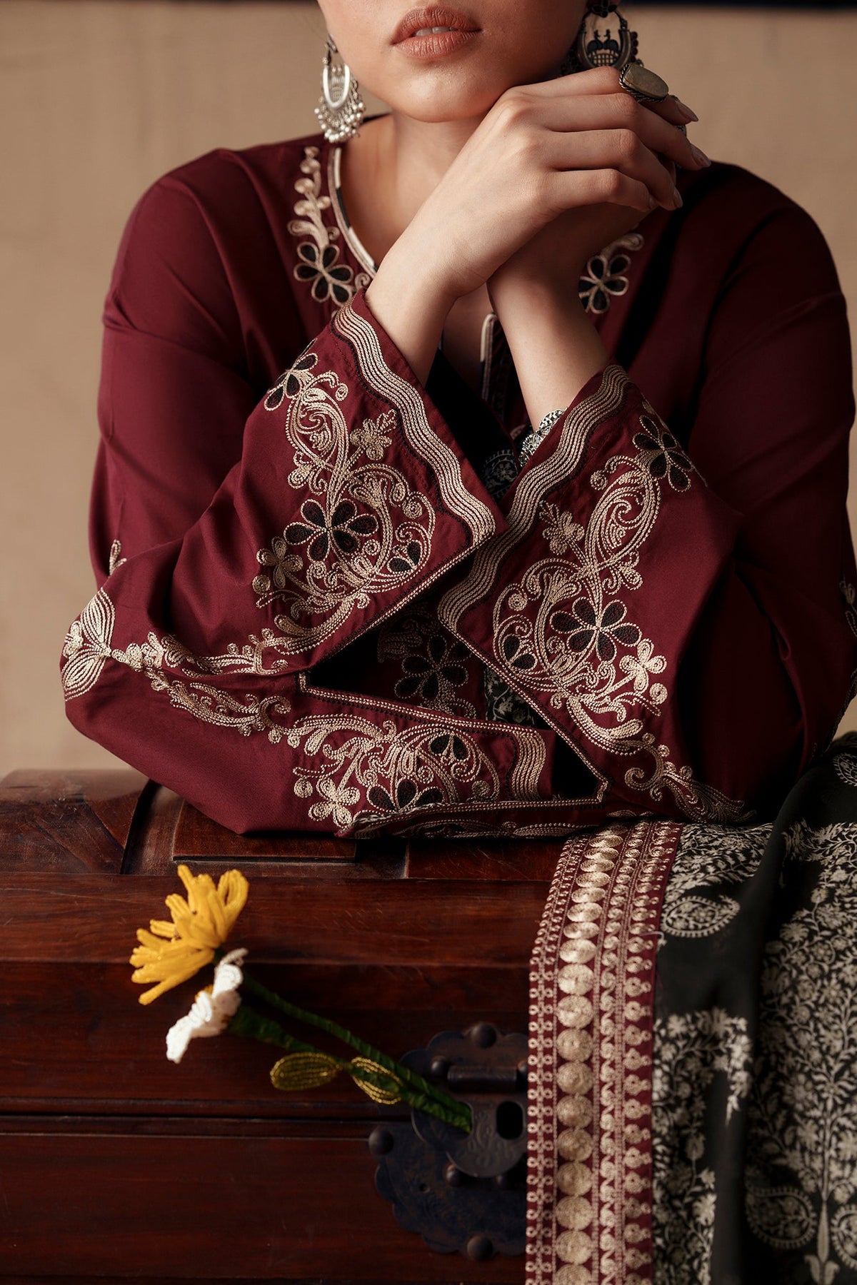 EMBROIDERED SUIT (E4448/103/304)