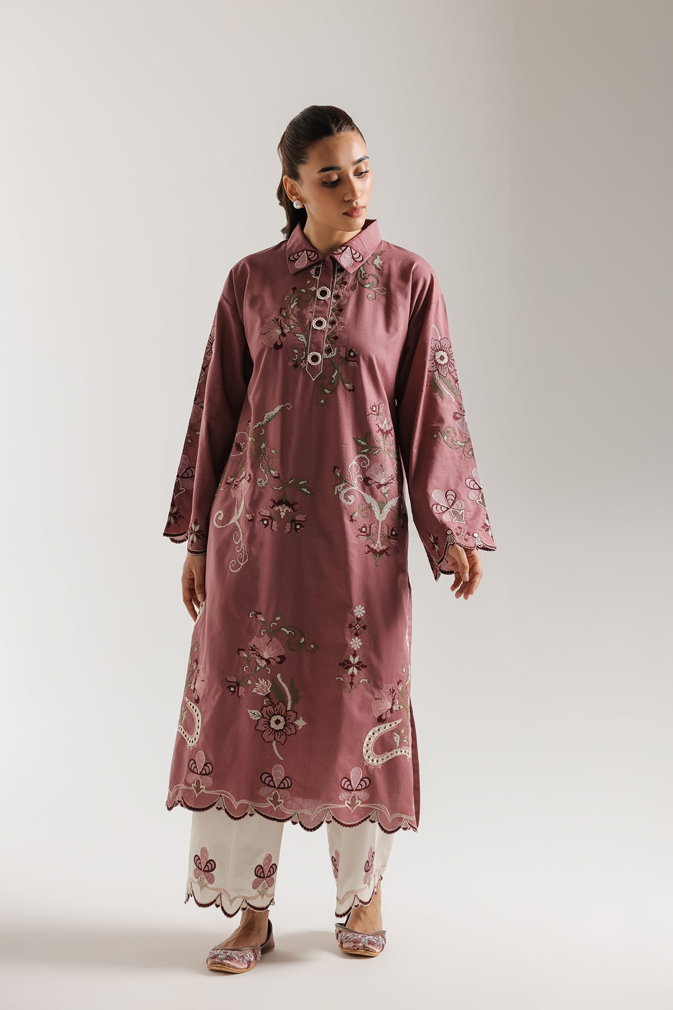 EMBROIDERED SUIT (E4454/103/528)