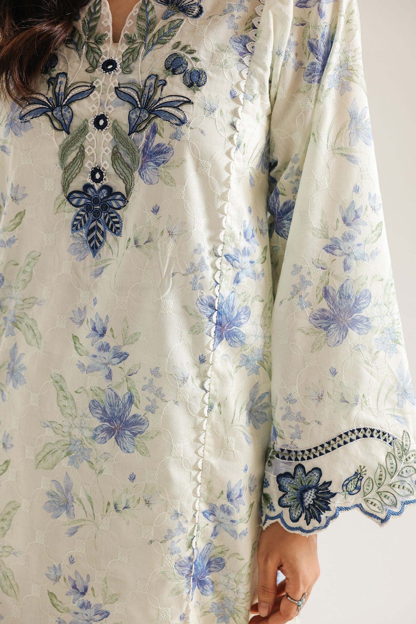 EMBROIDERED SUIT (E4458/103/130)