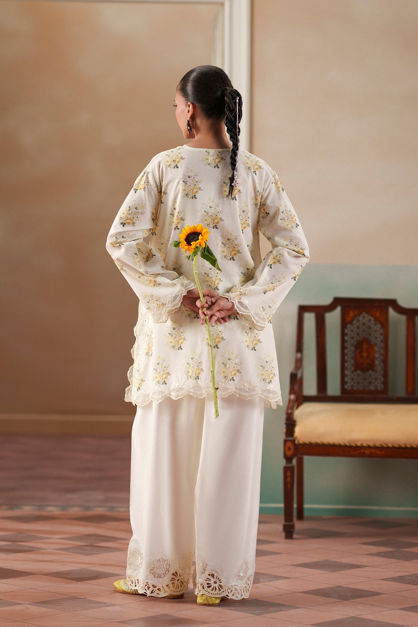 EMBROIDERED SUIT (E4464/103/005)